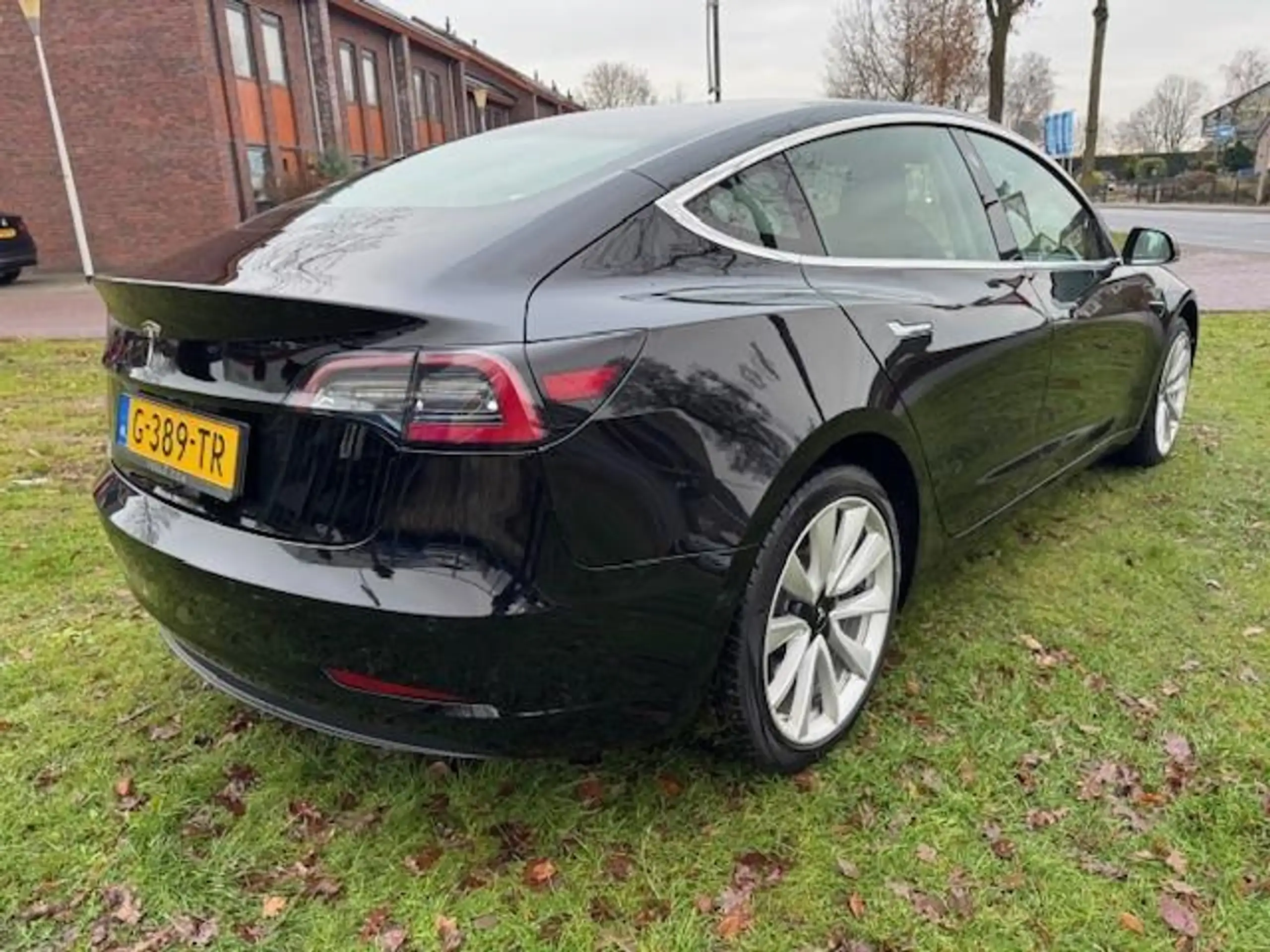 Tesla - Model 3