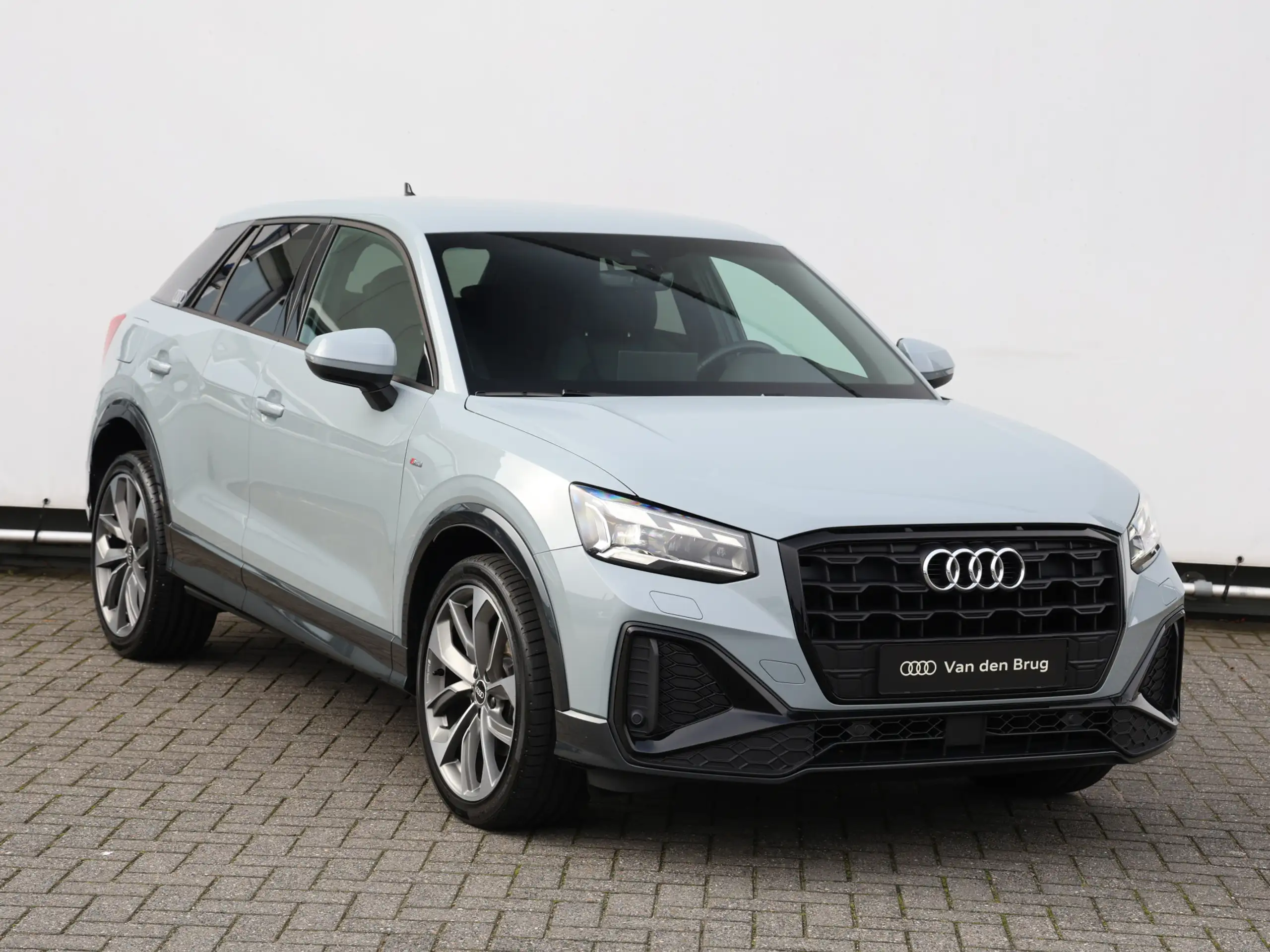 Audi - Q2