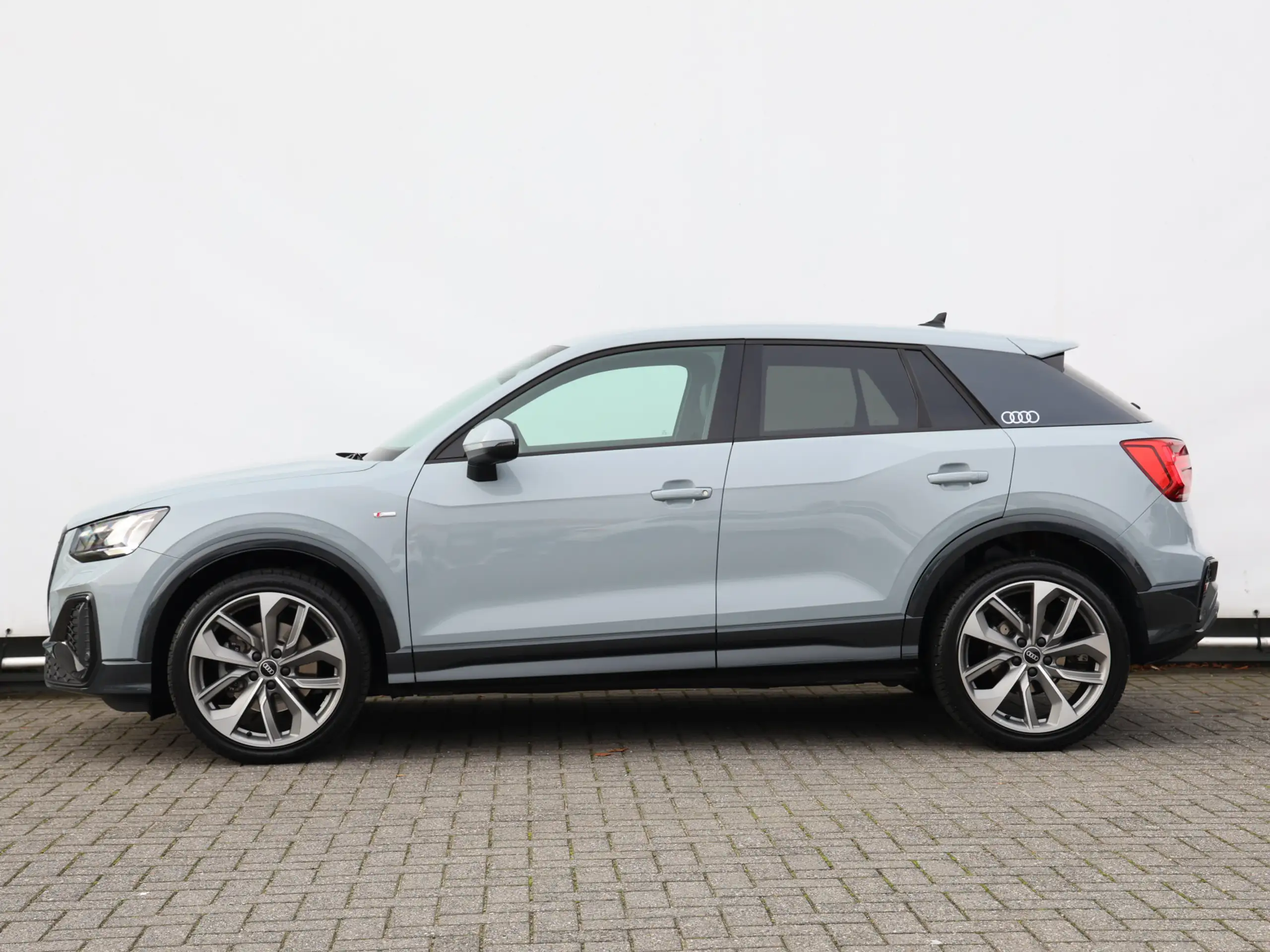 Audi - Q2