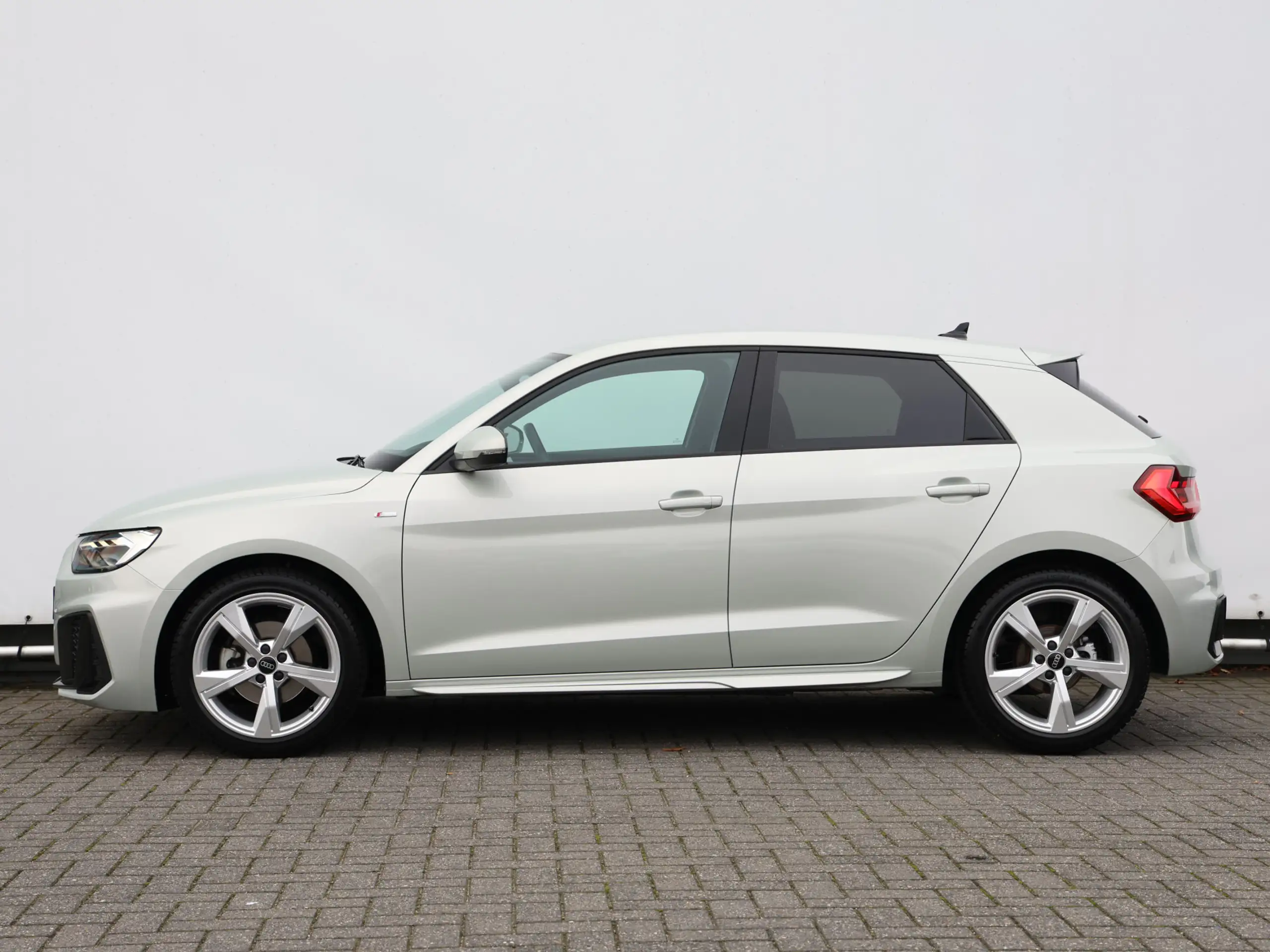 Audi - A1