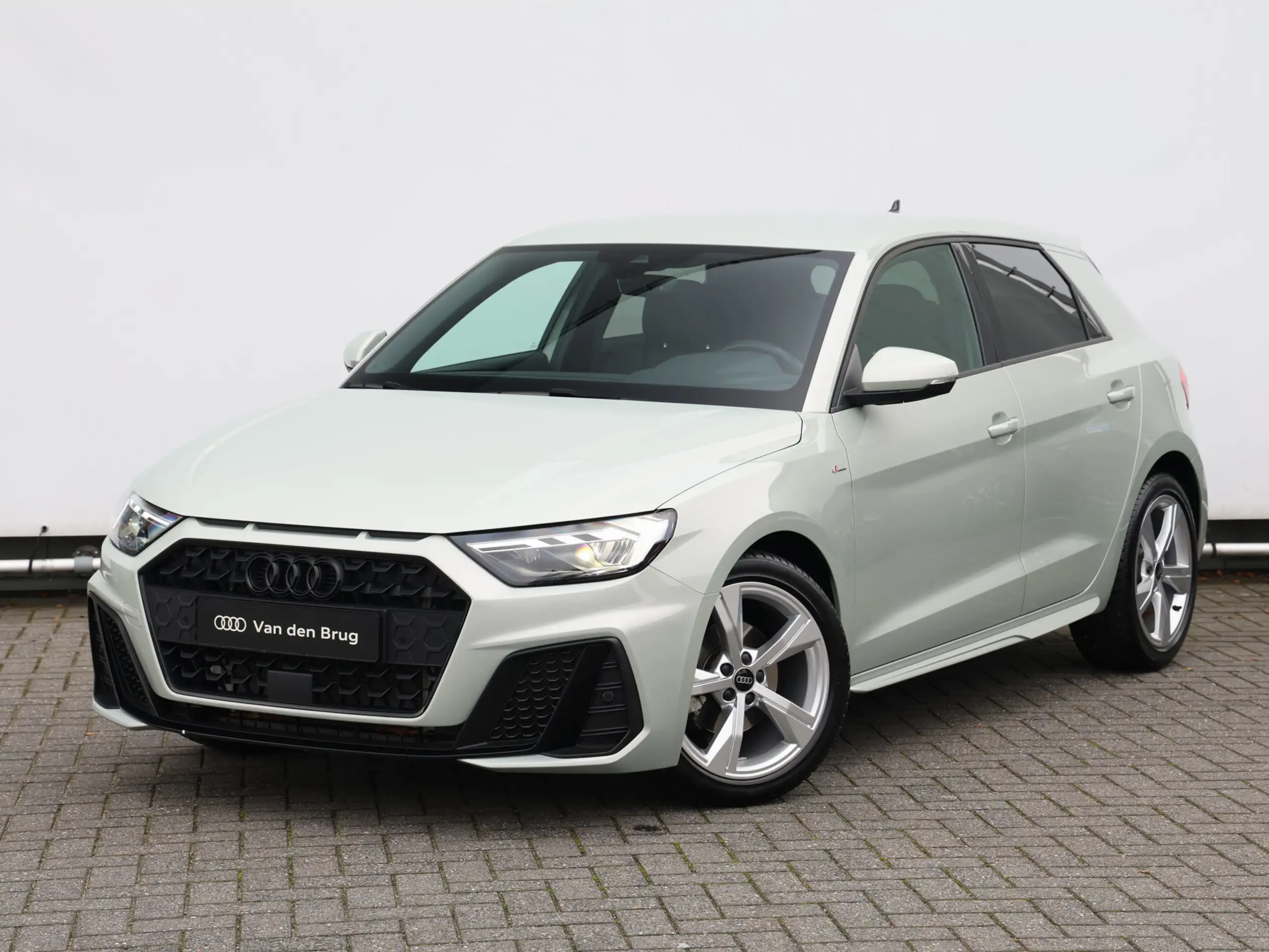 Audi - A1