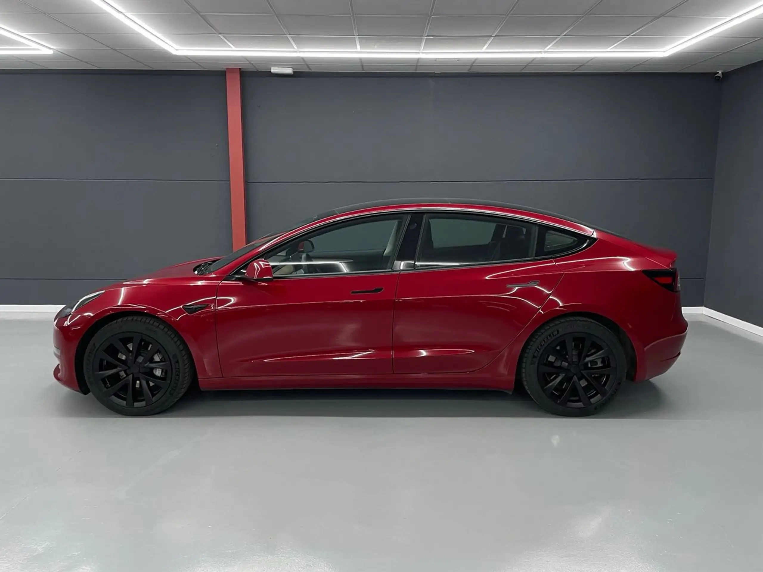 Tesla - Model 3