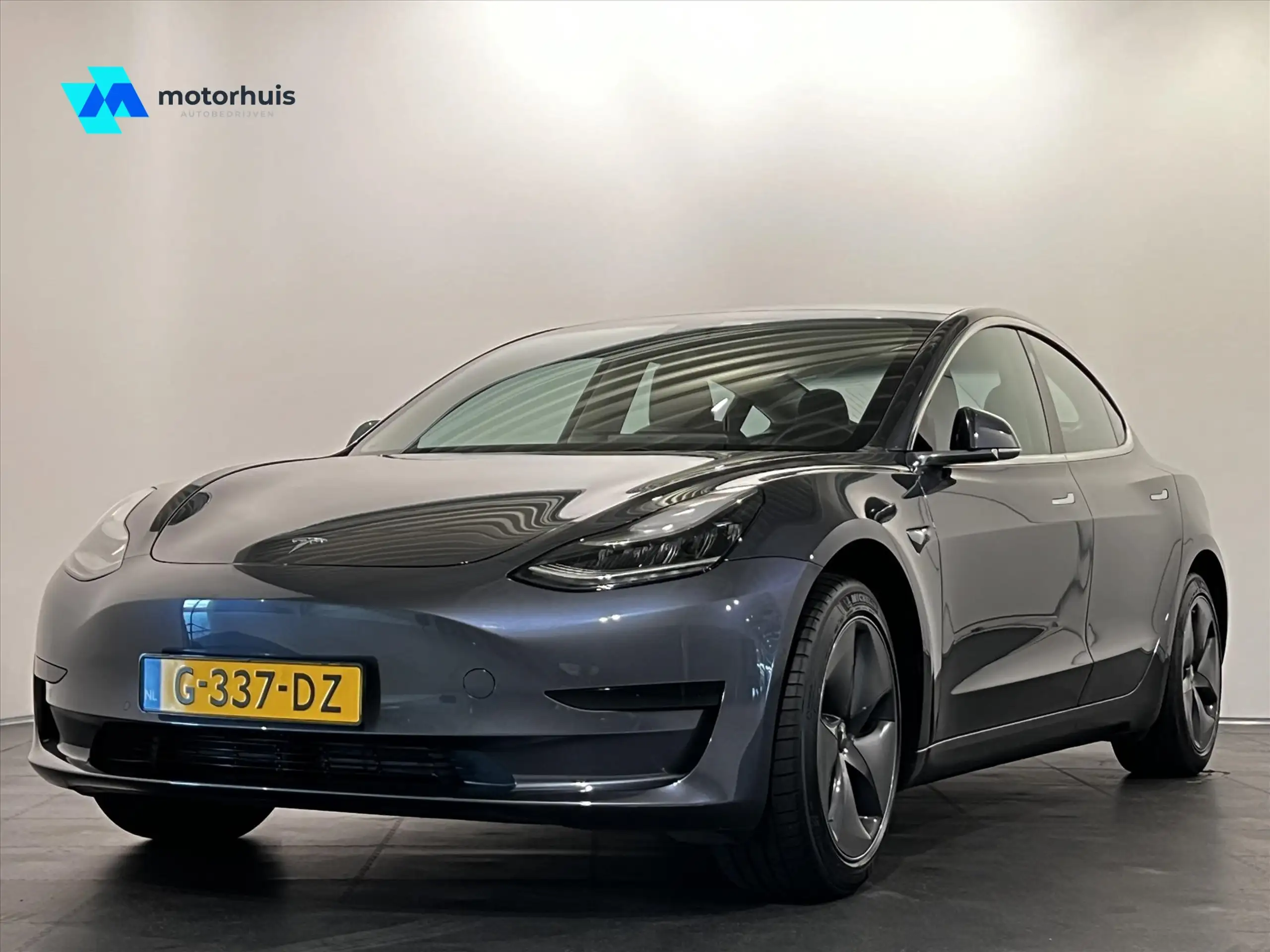 Tesla - Model 3