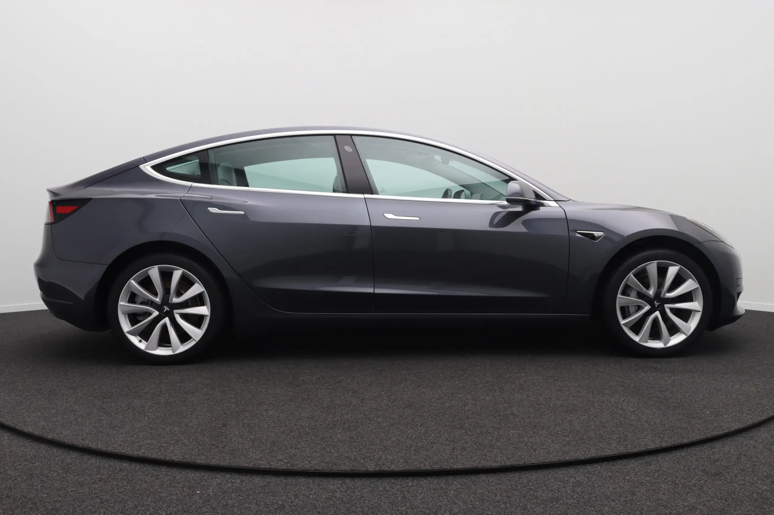 Tesla - Model 3