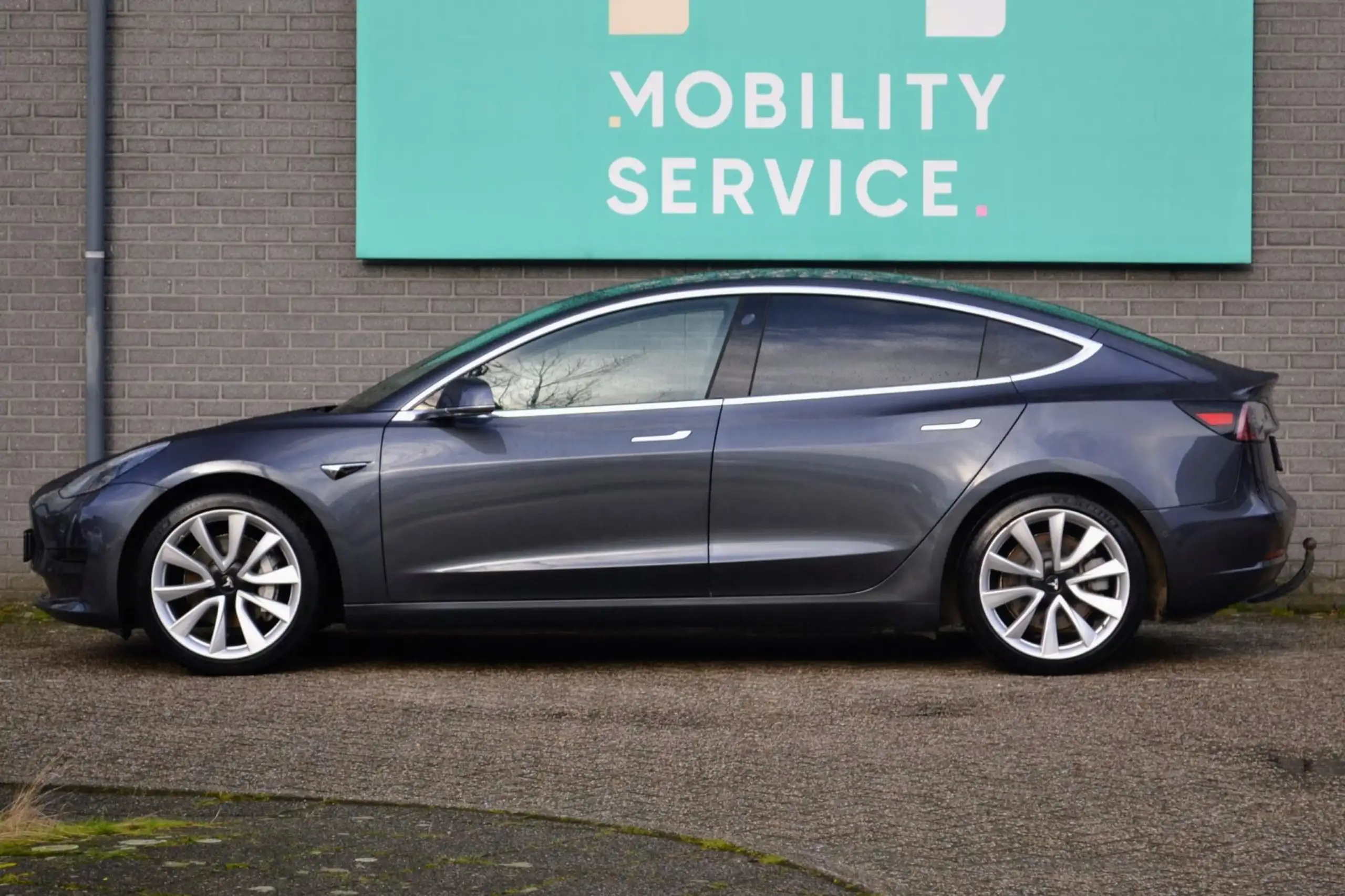 Tesla - Model 3