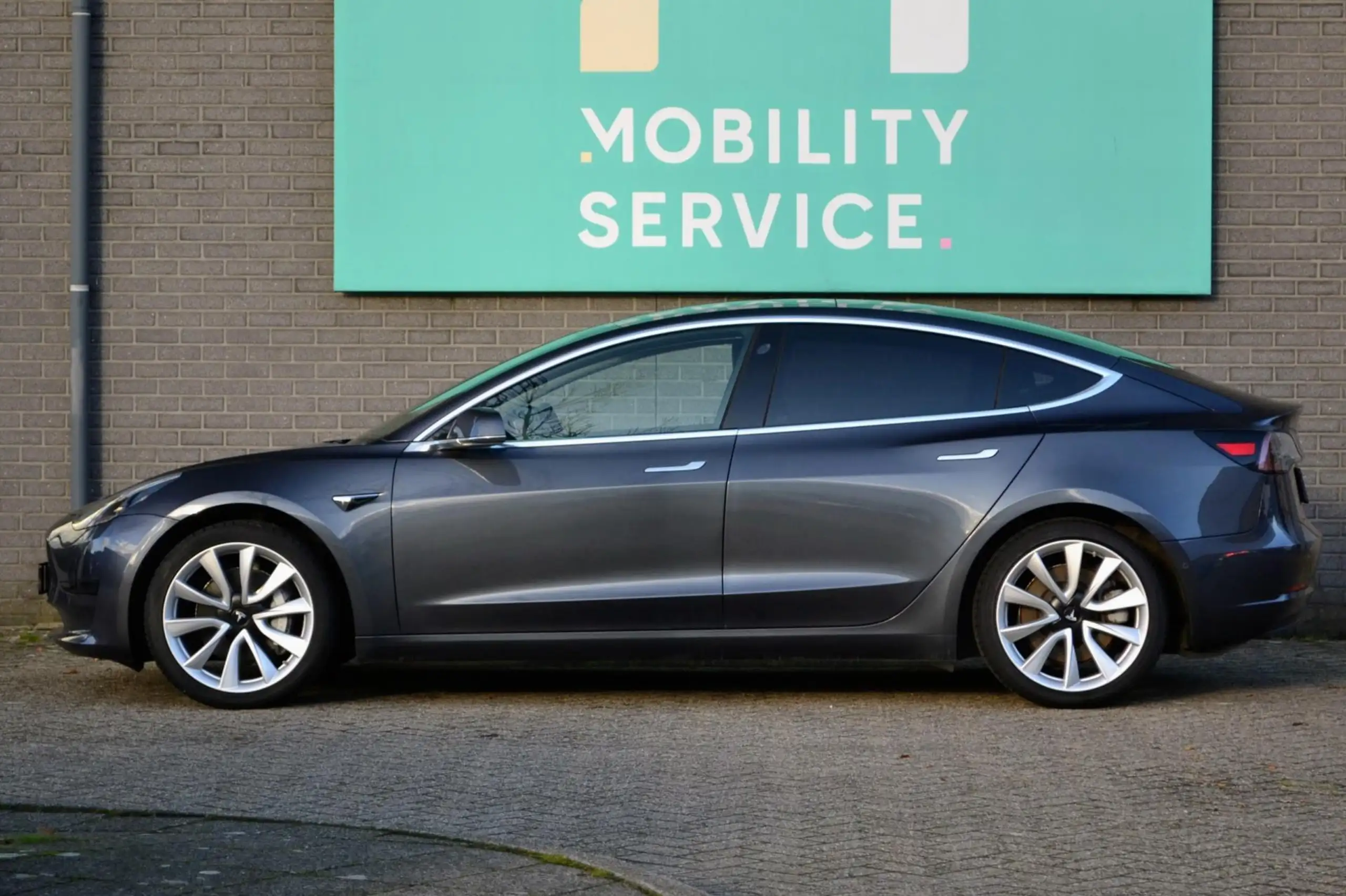 Tesla - Model 3