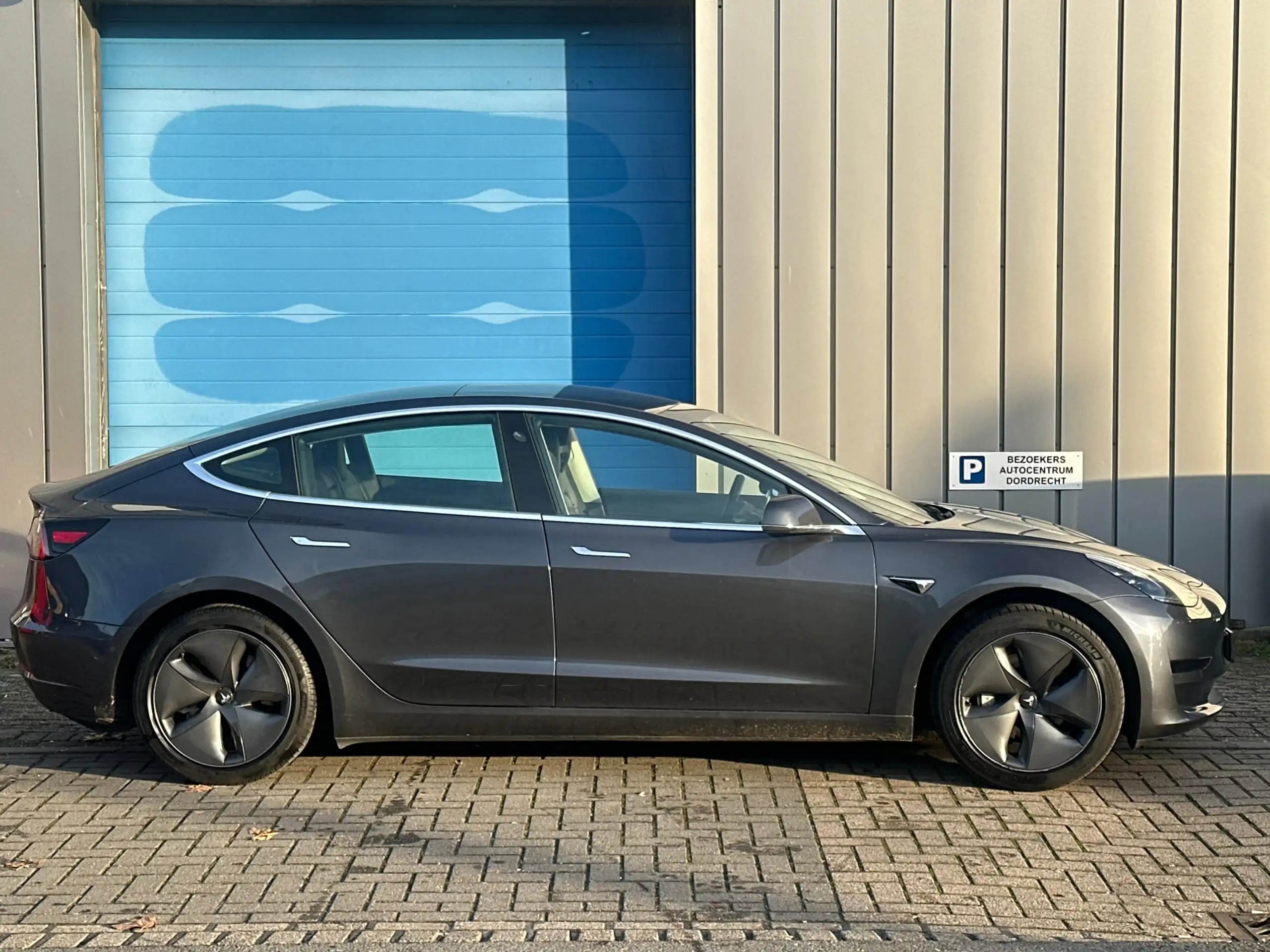 Tesla - Model 3