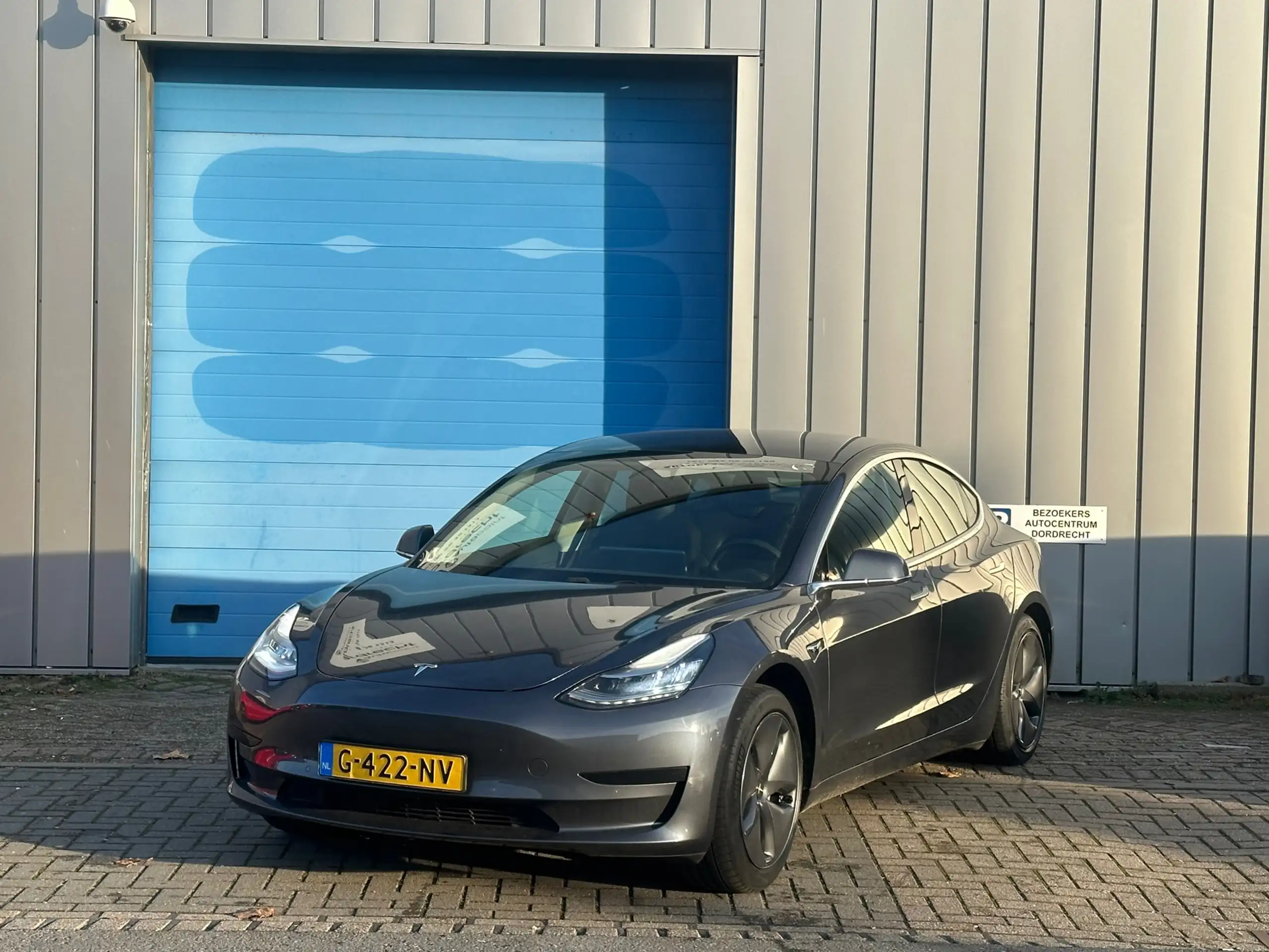 Tesla - Model 3