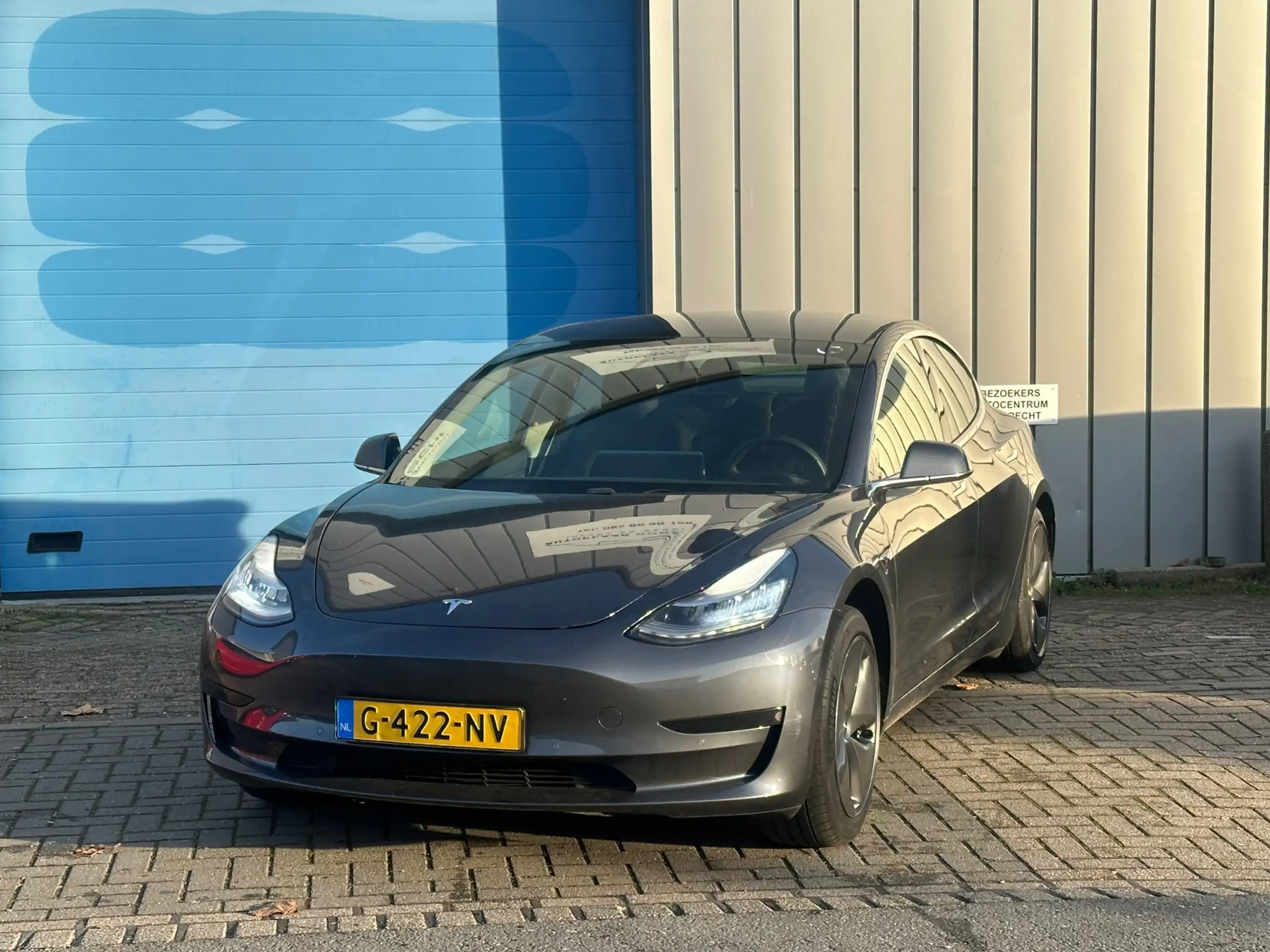 Tesla - Model 3