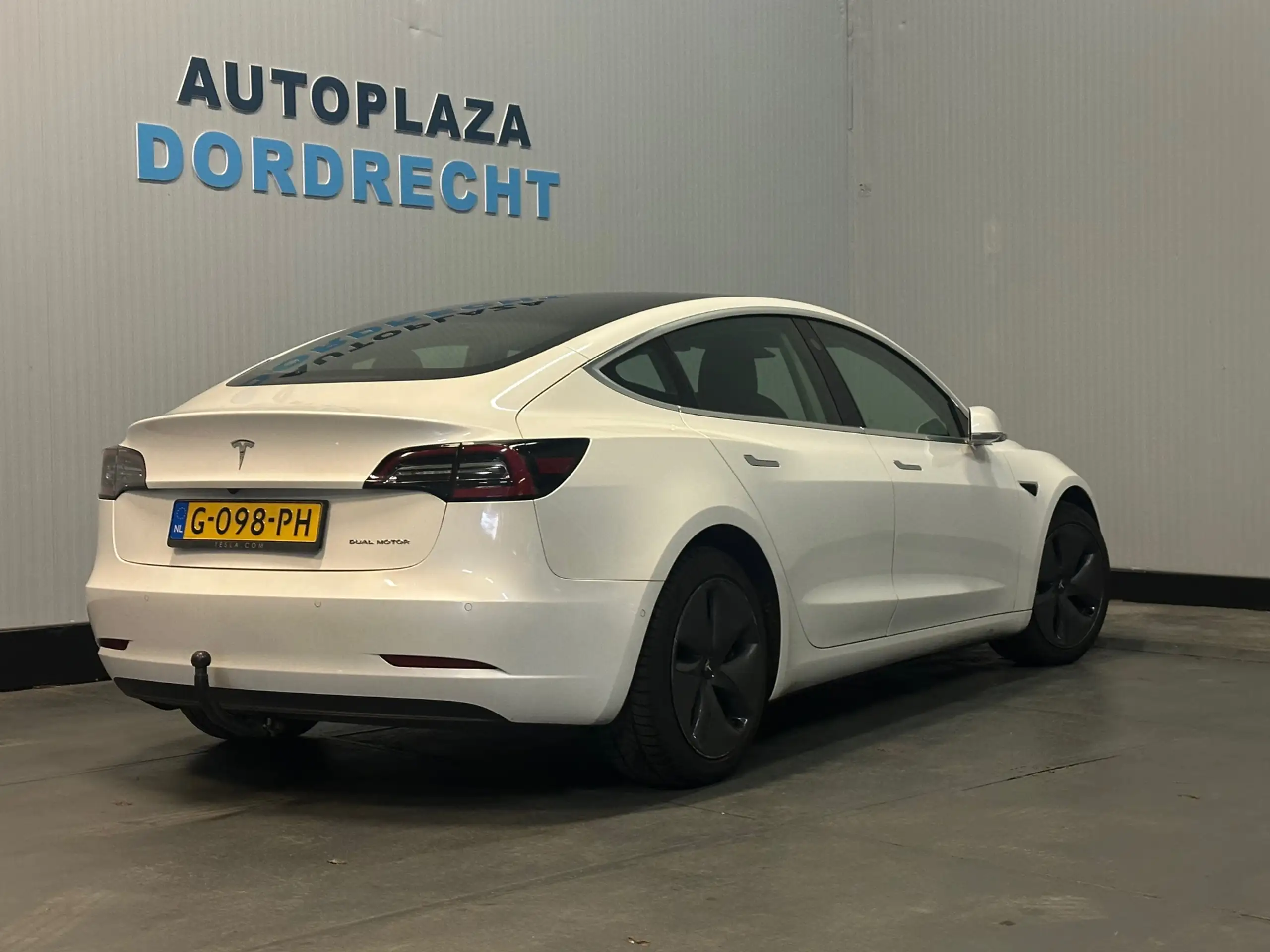 Tesla - Model 3