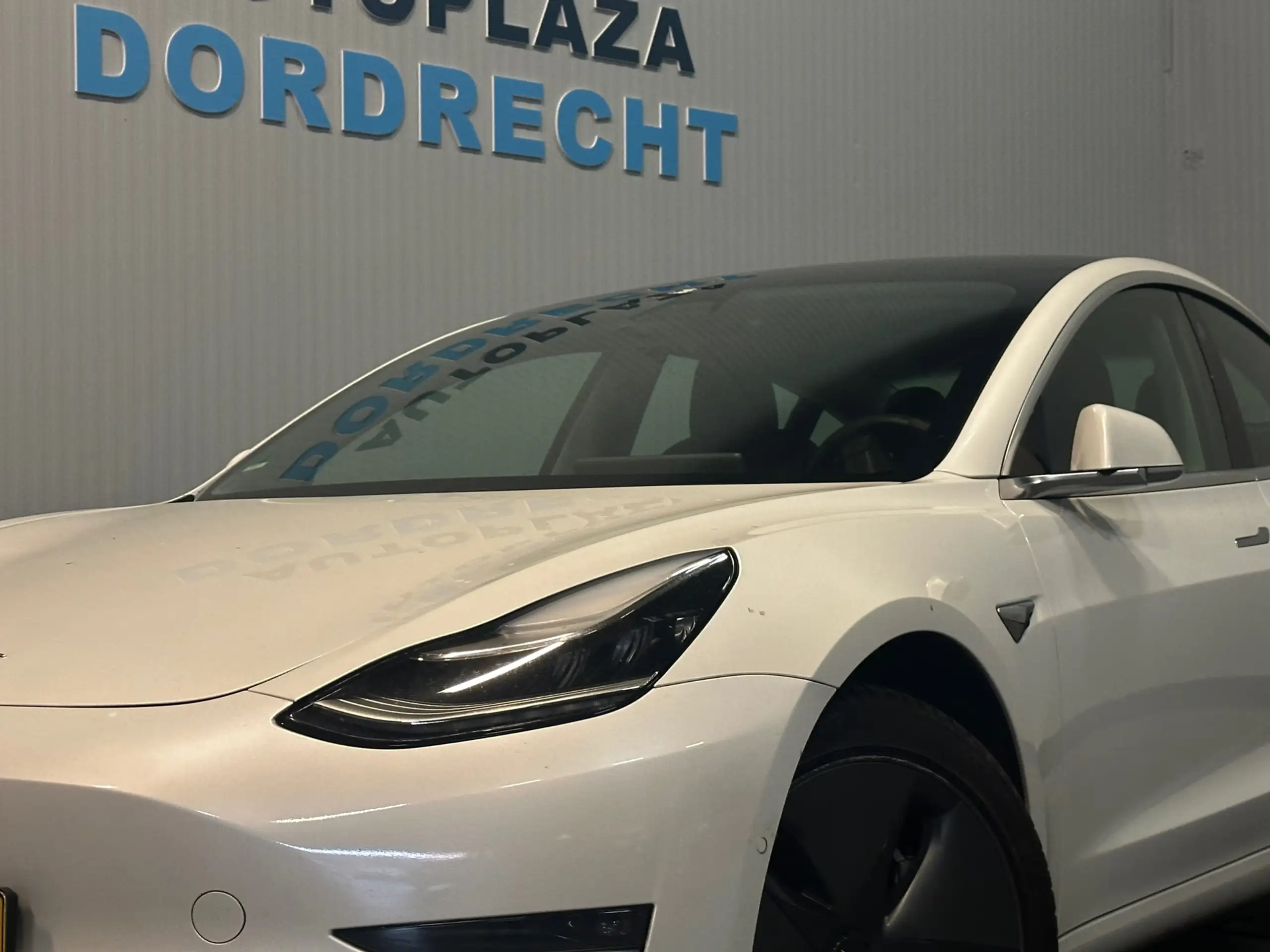 Tesla - Model 3