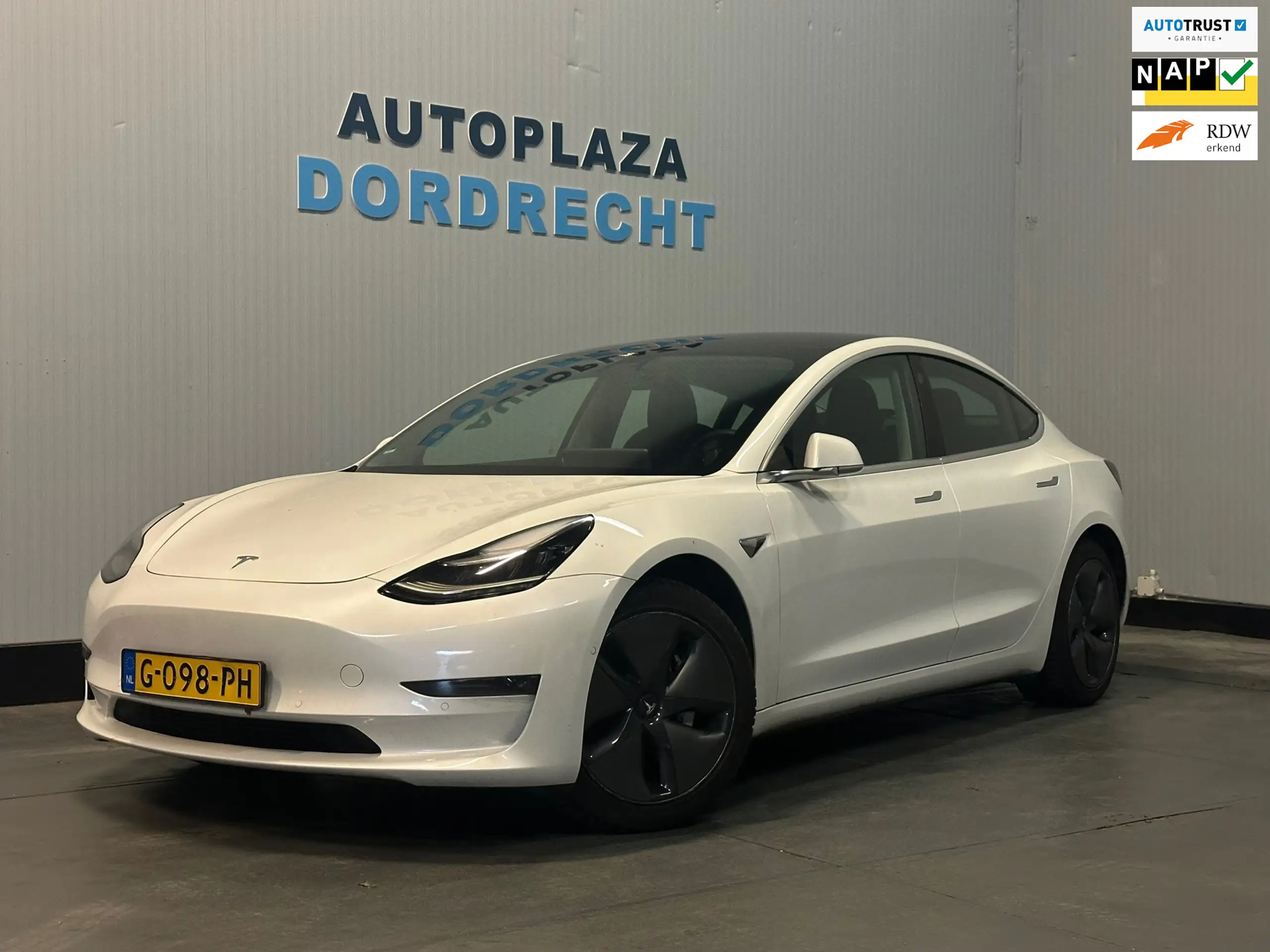 Tesla - Model 3