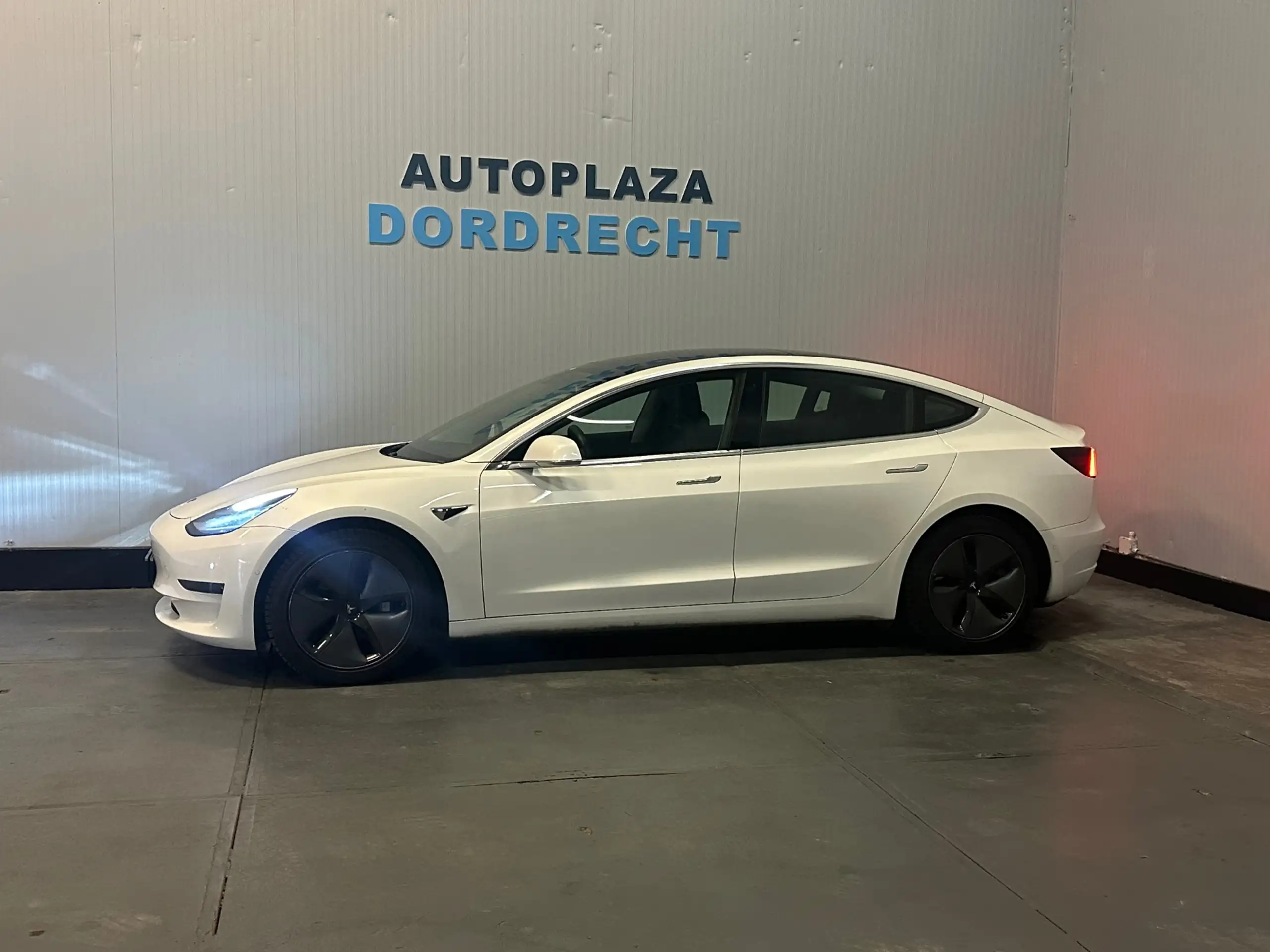 Tesla - Model 3