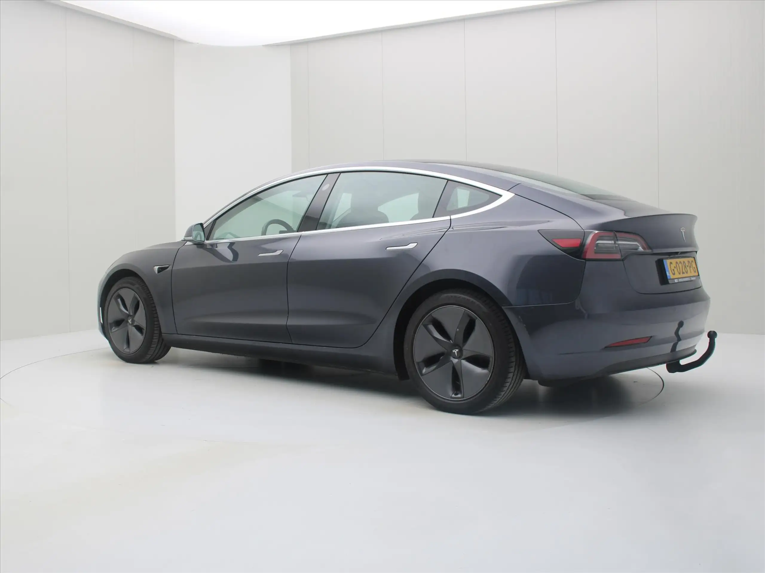 Tesla - Model 3