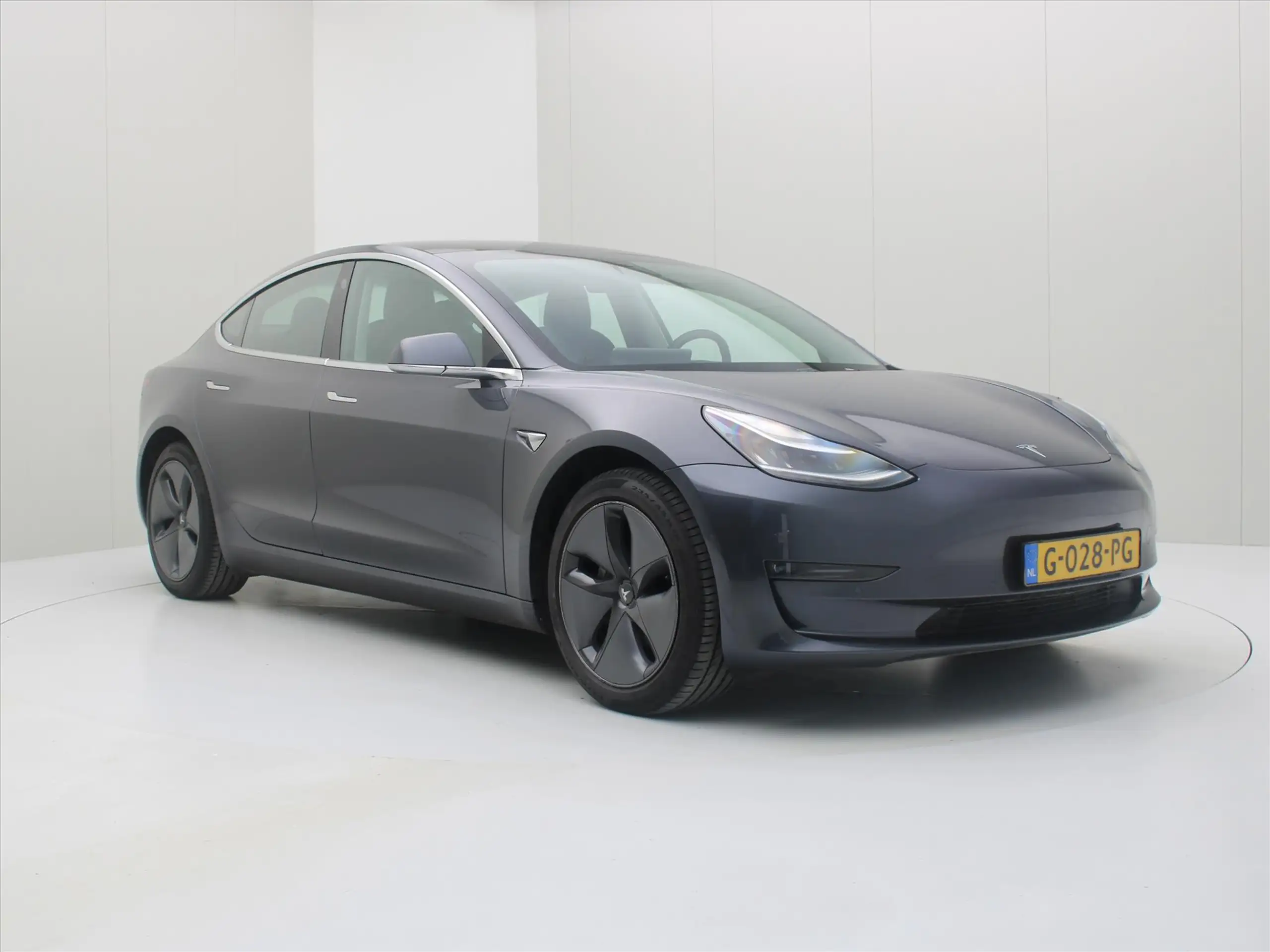 Tesla - Model 3