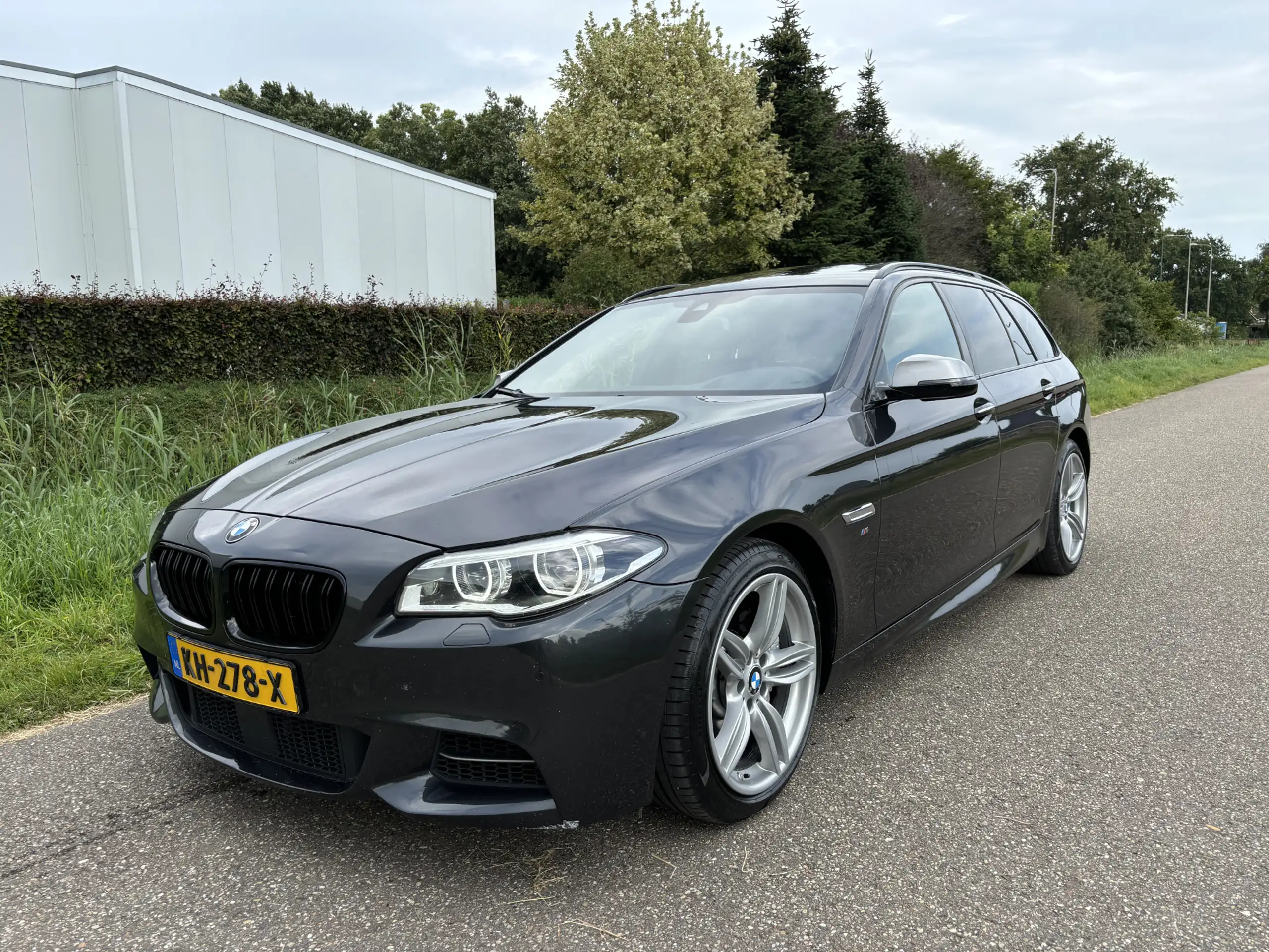 BMW - M550