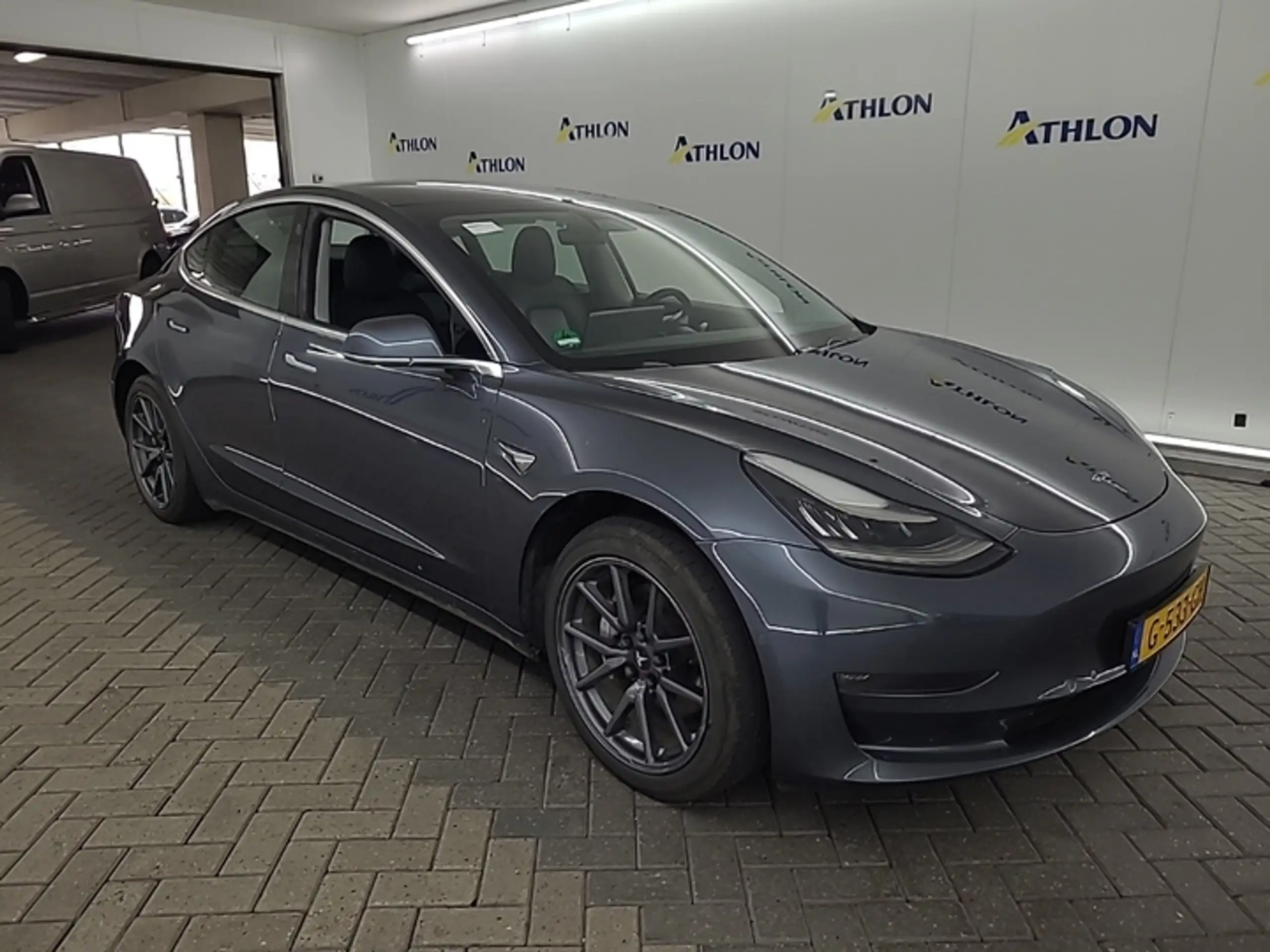 Tesla - Model 3