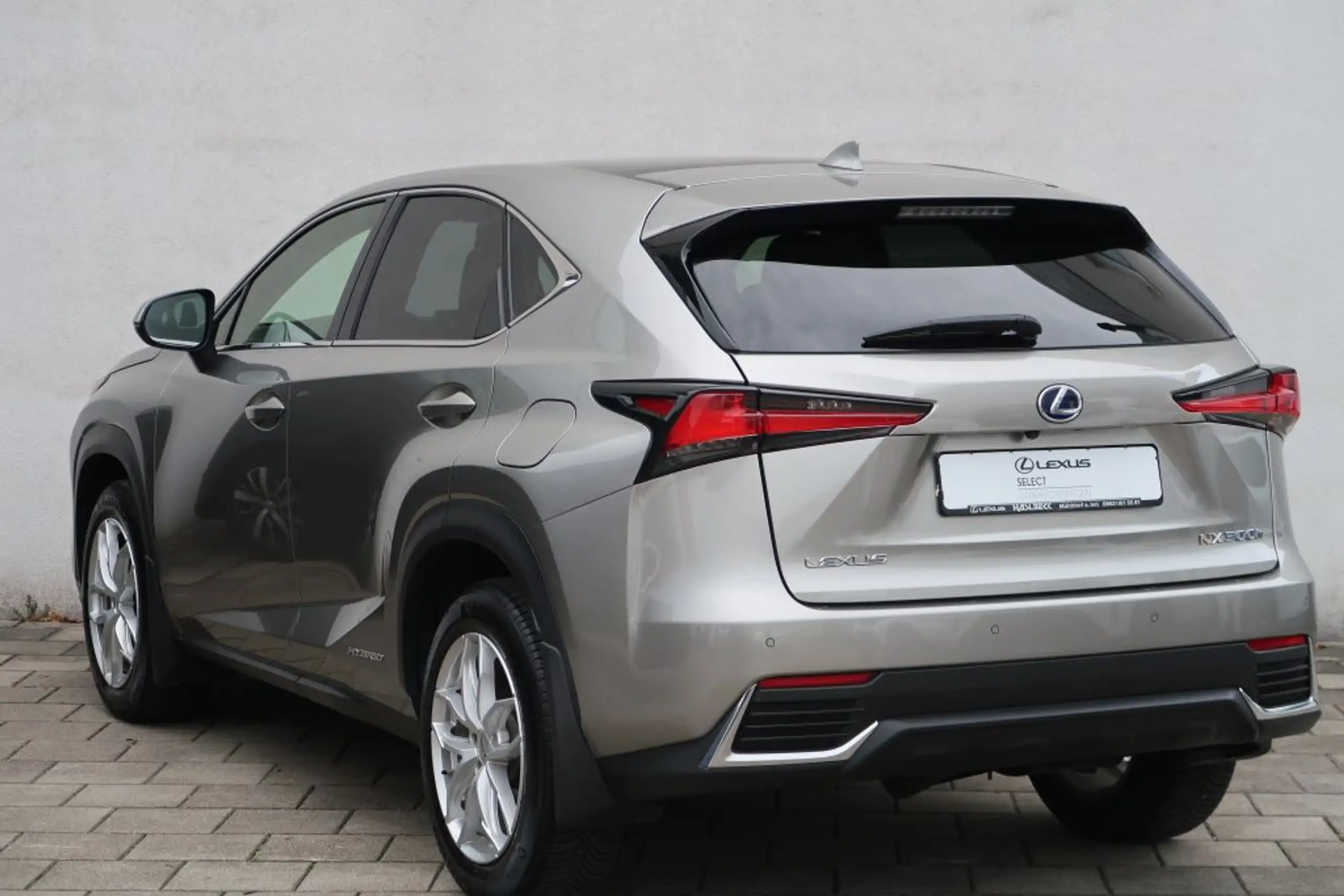 Lexus - NX 300