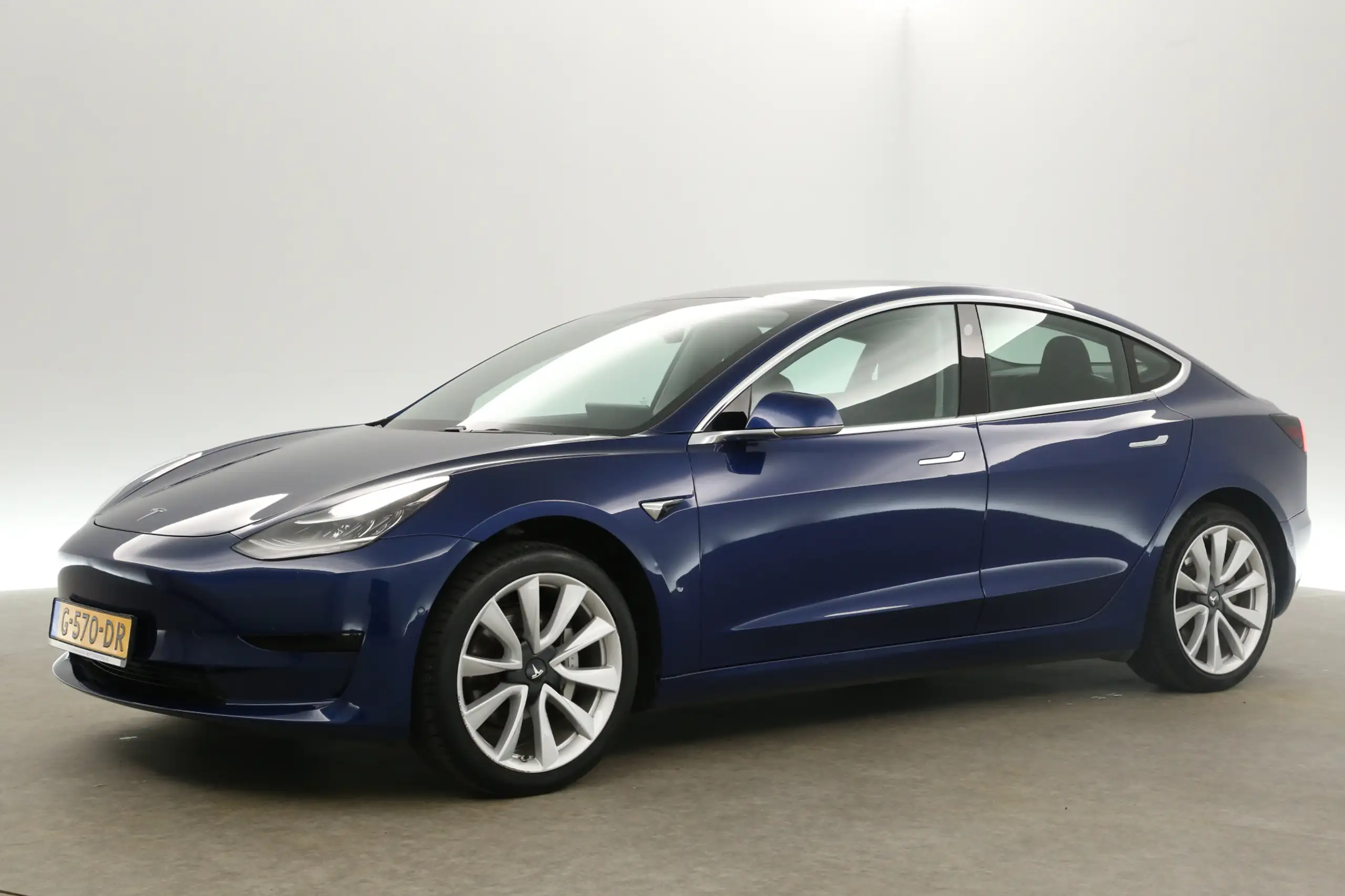 Tesla - Model 3