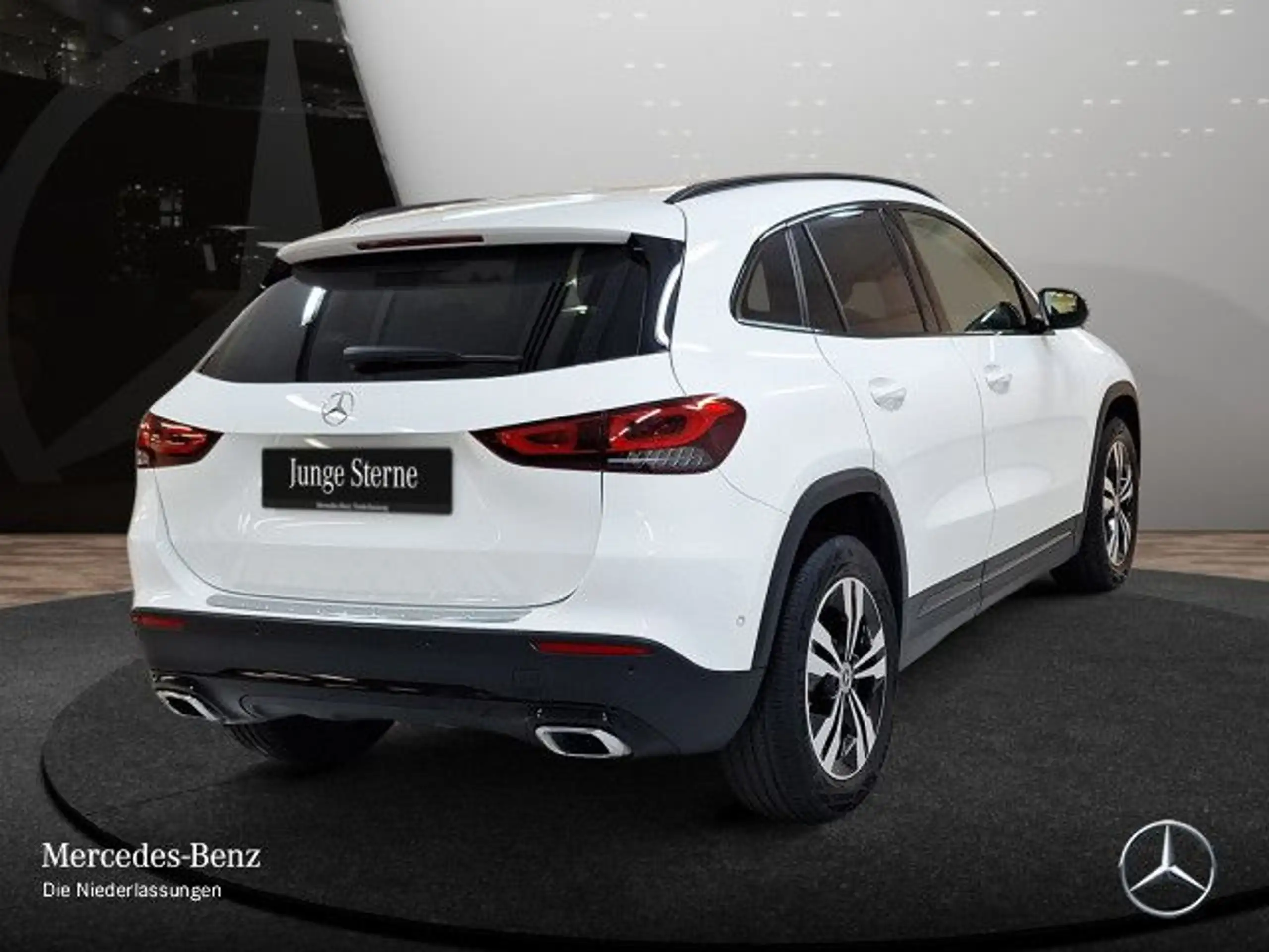 Mercedes-Benz - GLA 200