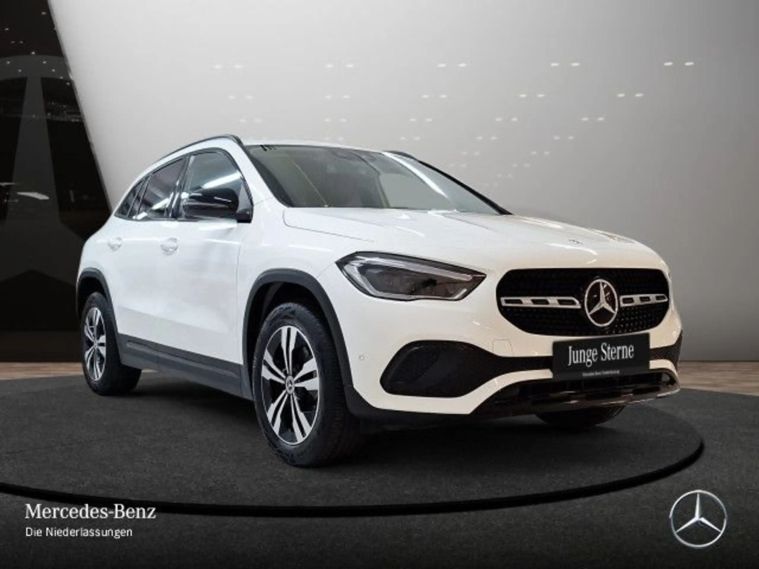 Mercedes-Benz - GLA 200