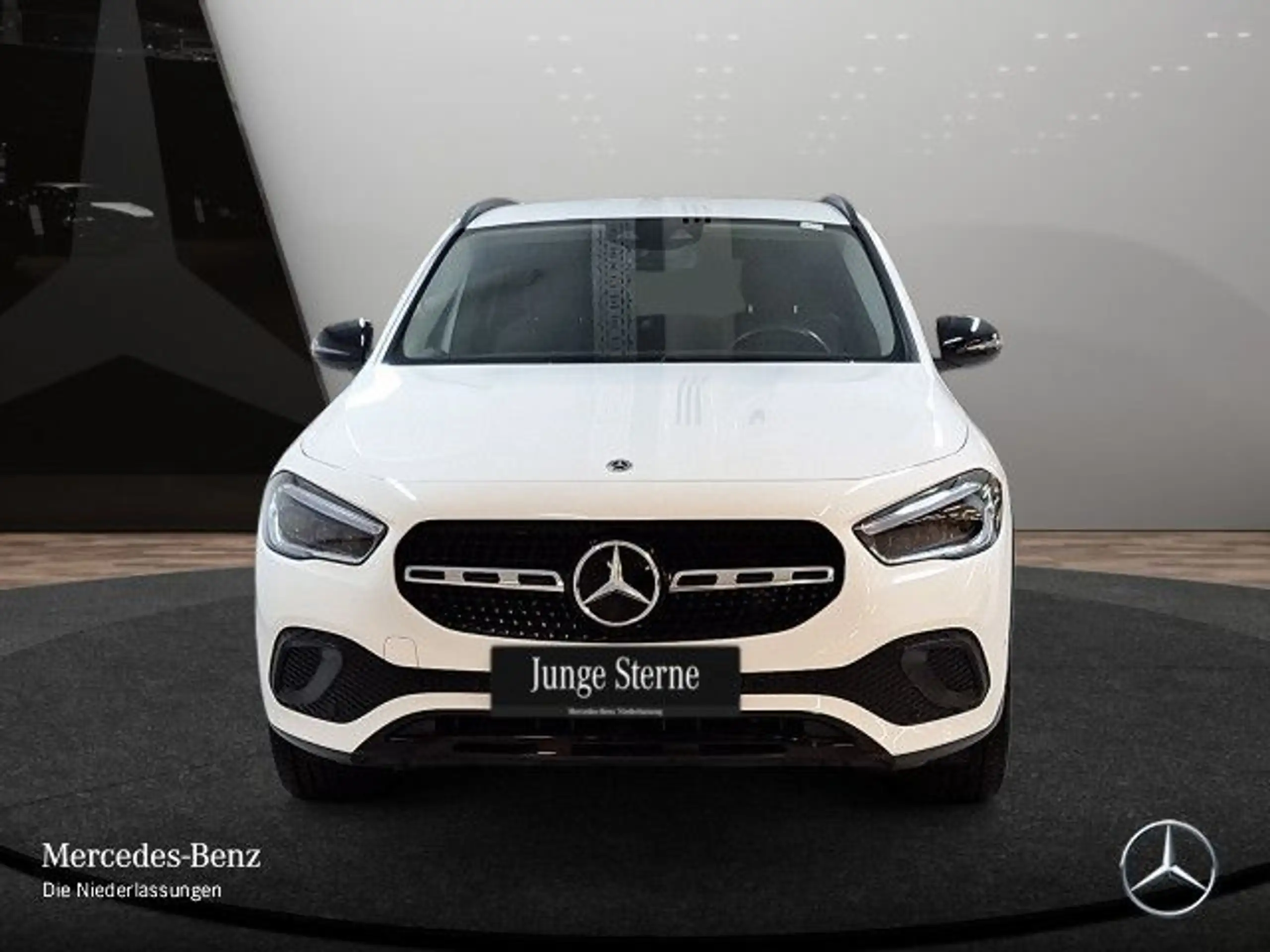 Mercedes-Benz - GLA 200