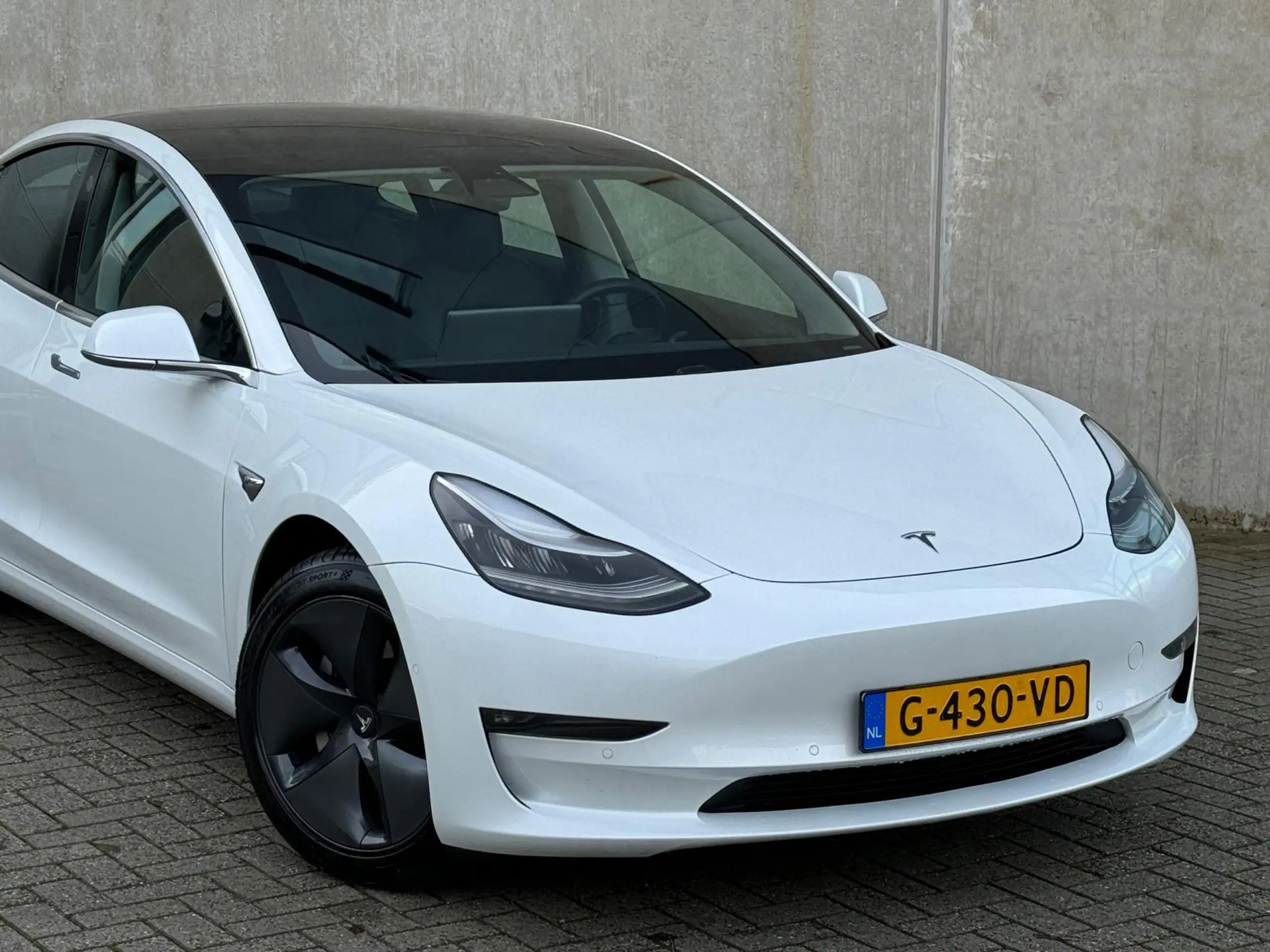 Tesla - Model 3