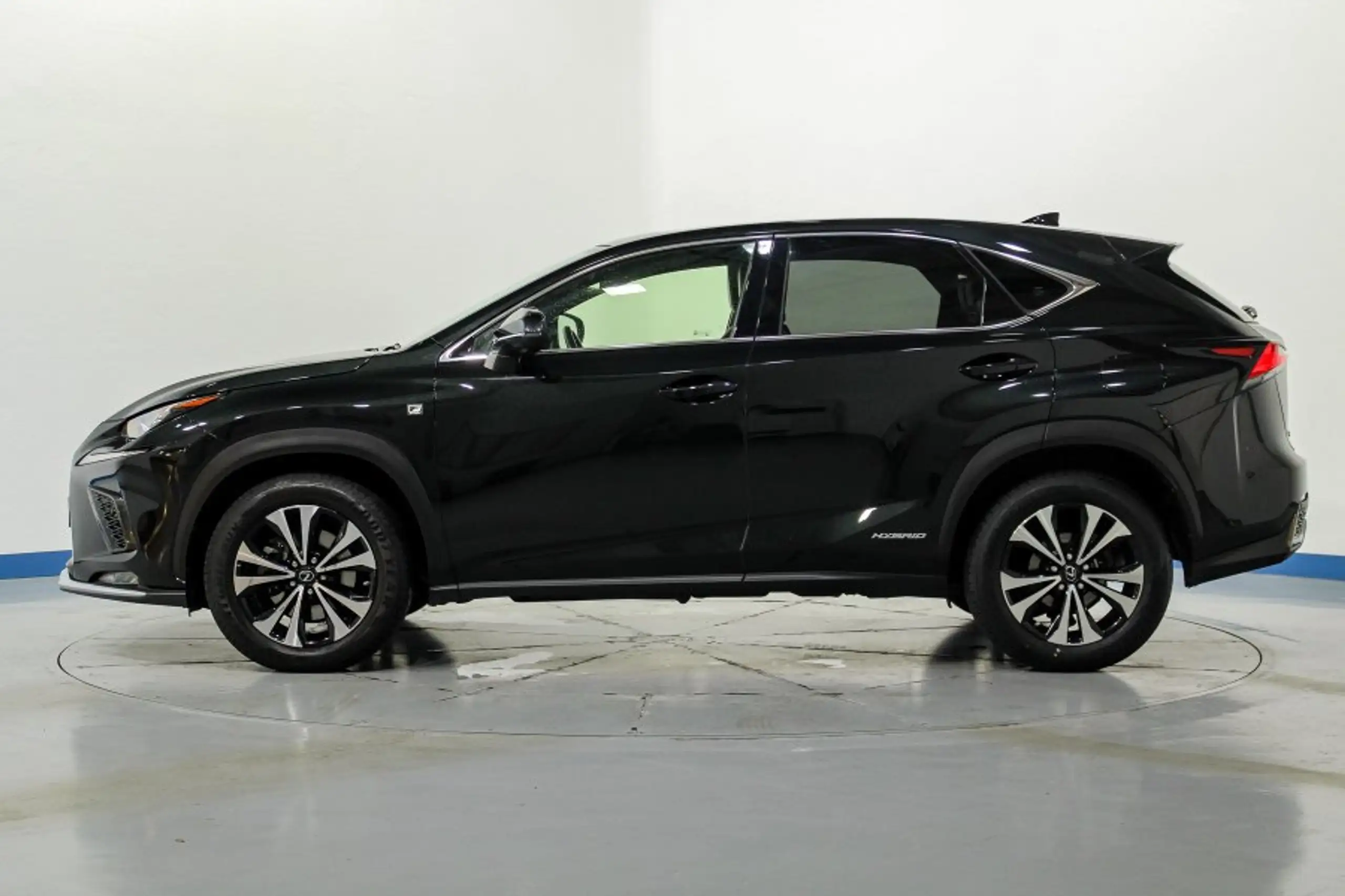 Lexus - NX 300