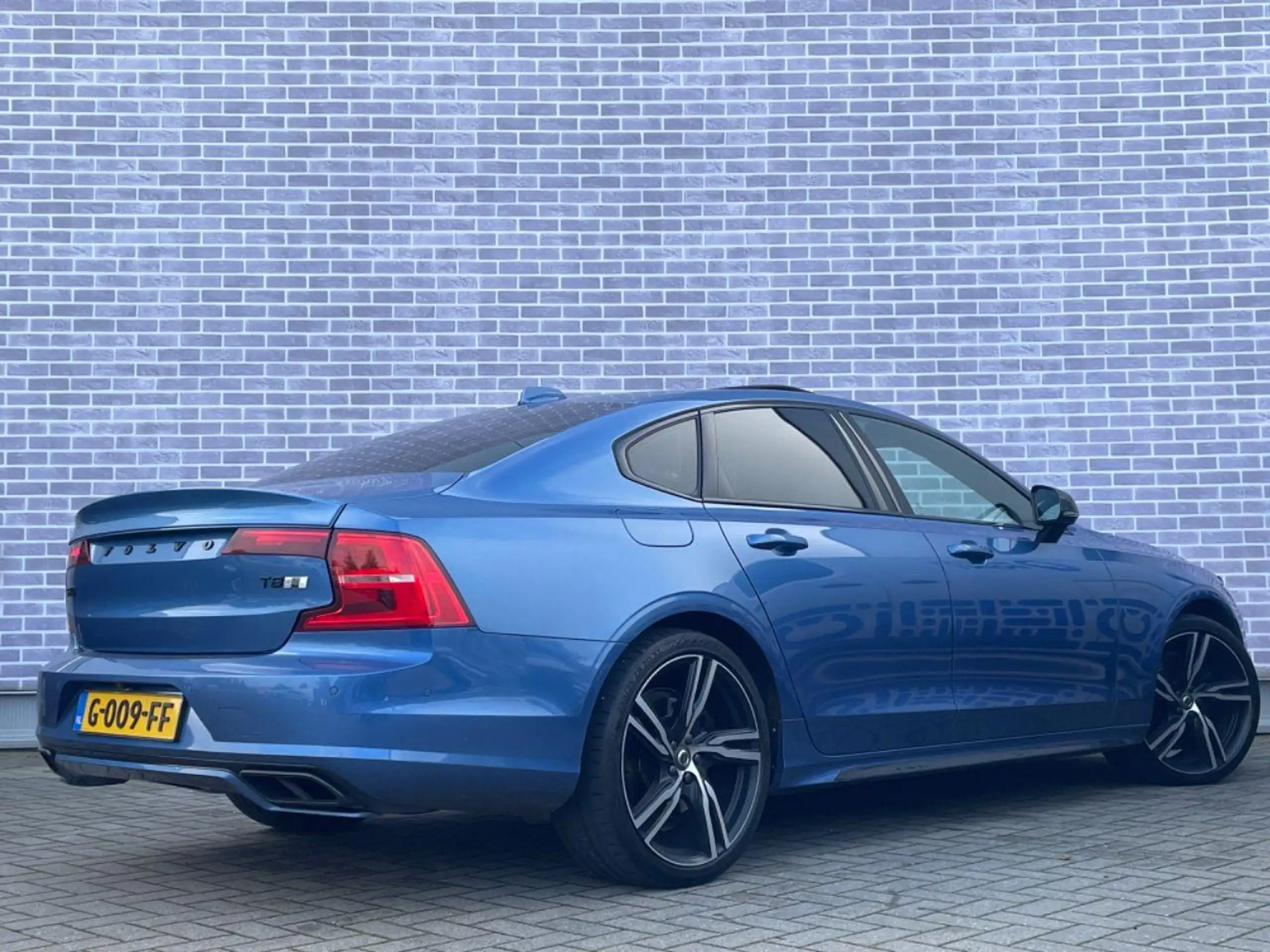 Volvo - S90