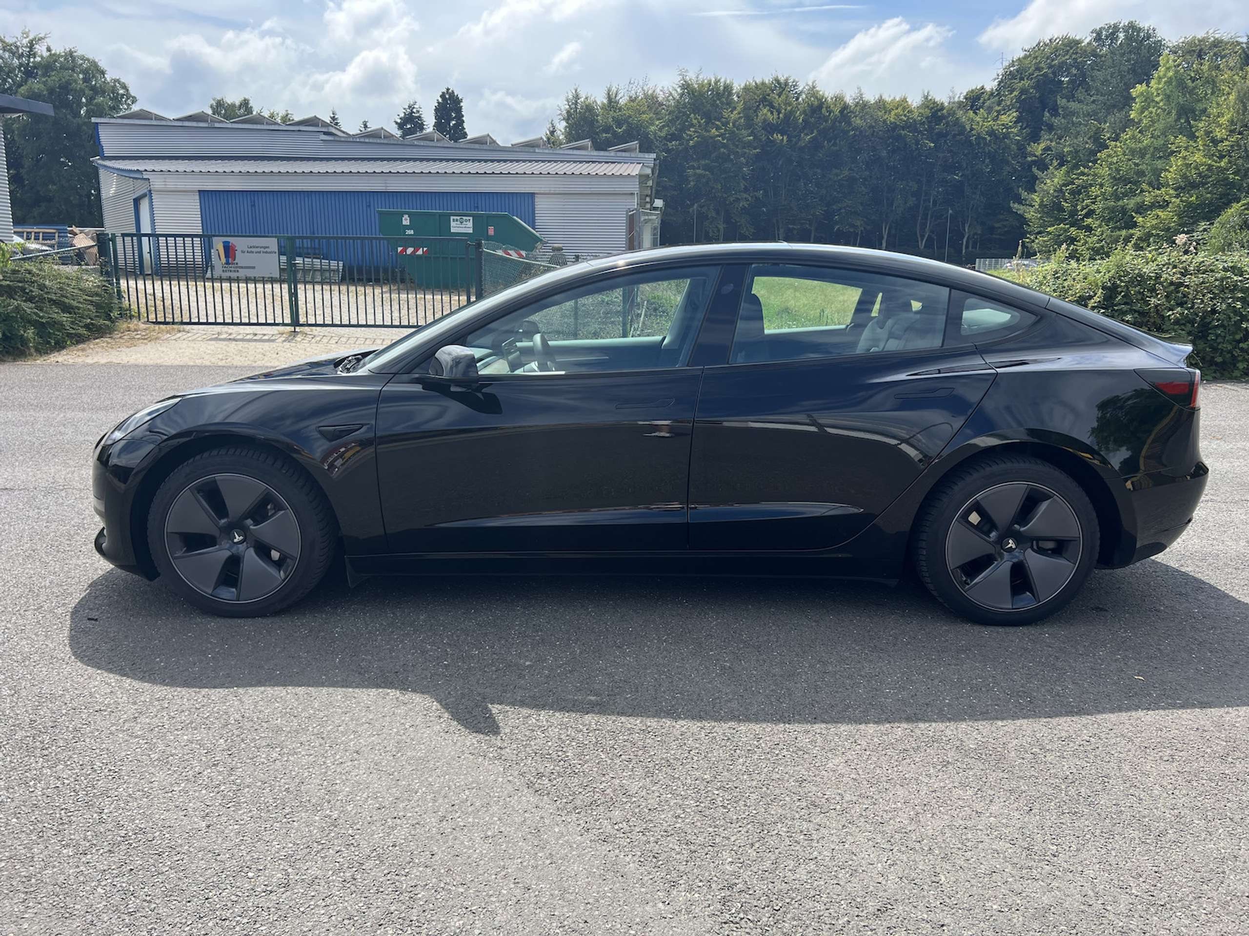 Tesla - Model 3