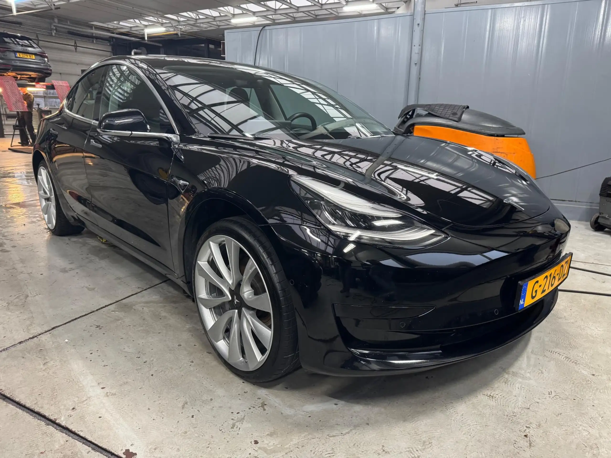 Tesla - Model 3