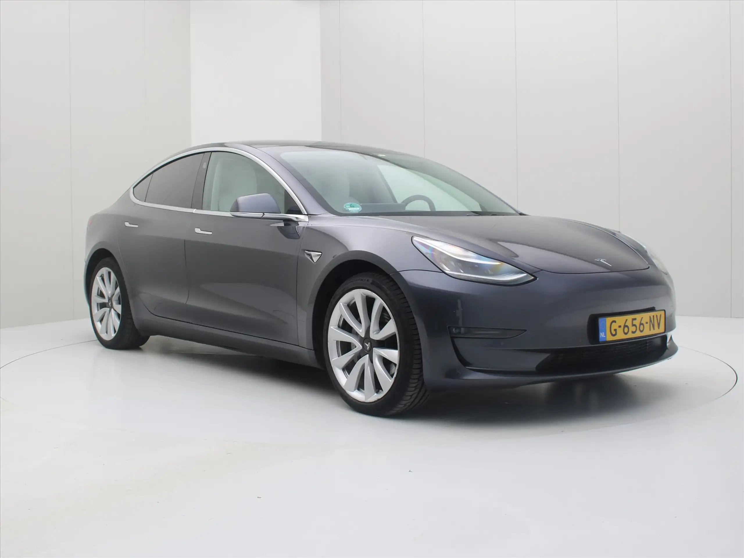 Tesla - Model 3