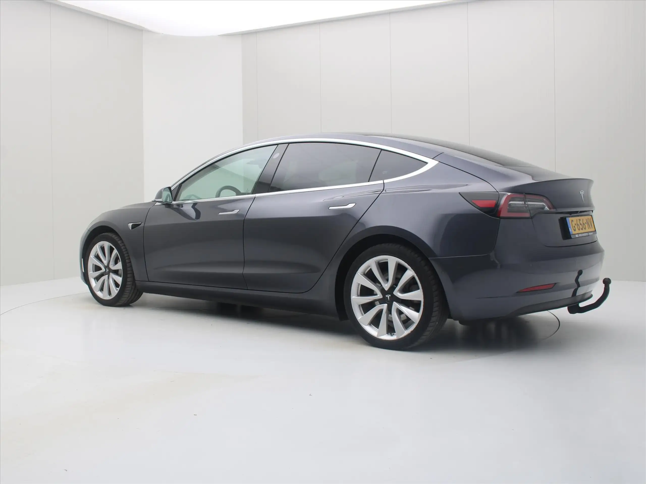 Tesla - Model 3