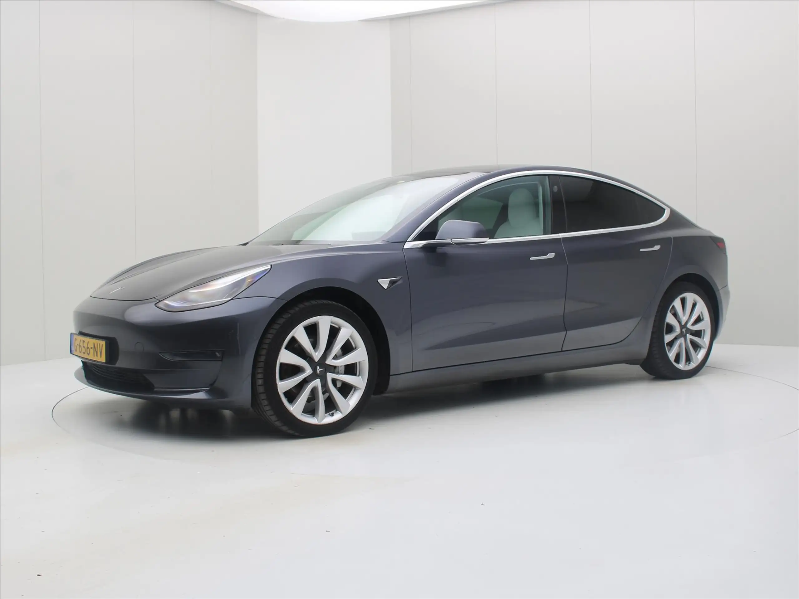 Tesla - Model 3