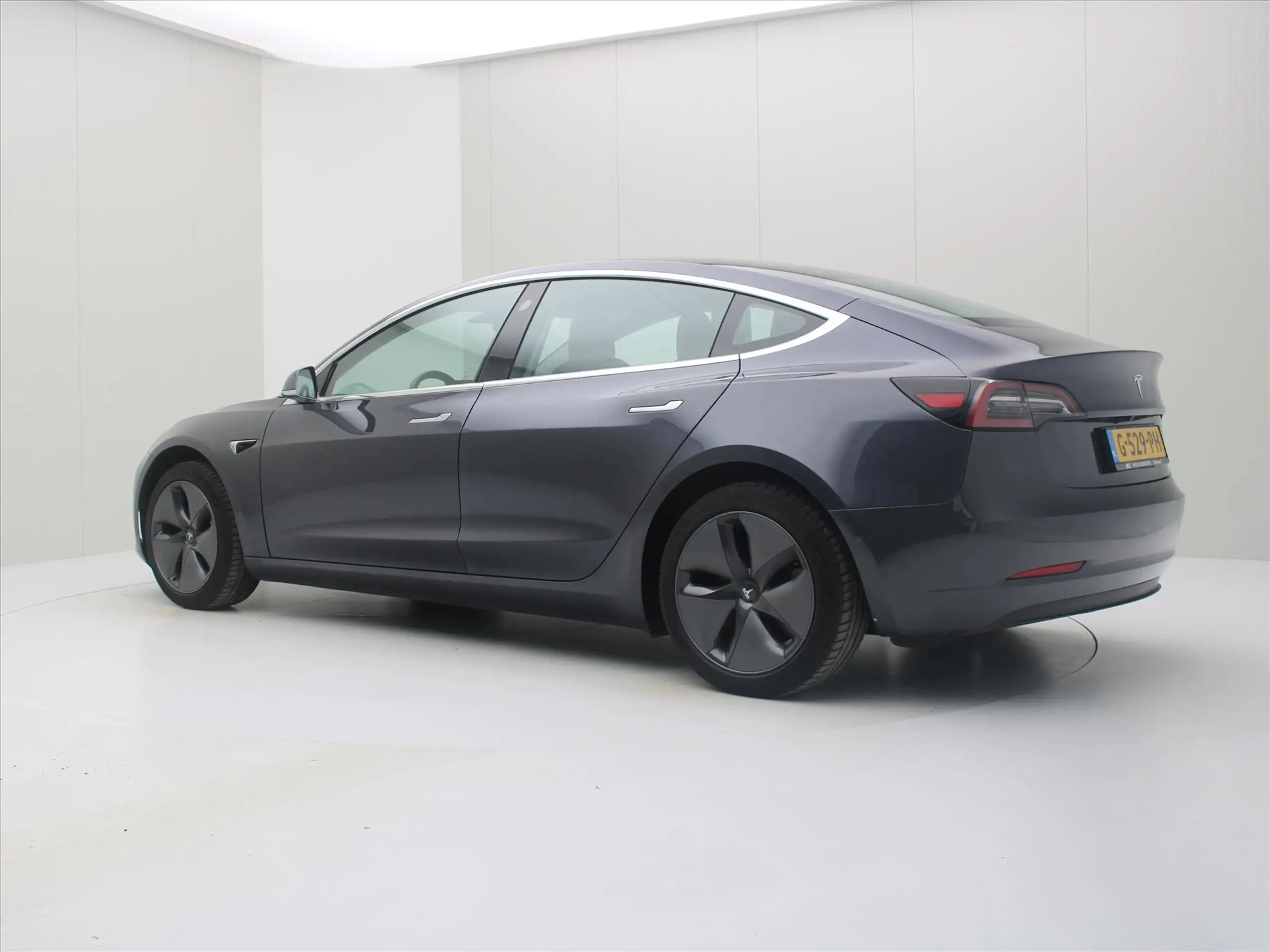 Tesla - Model 3