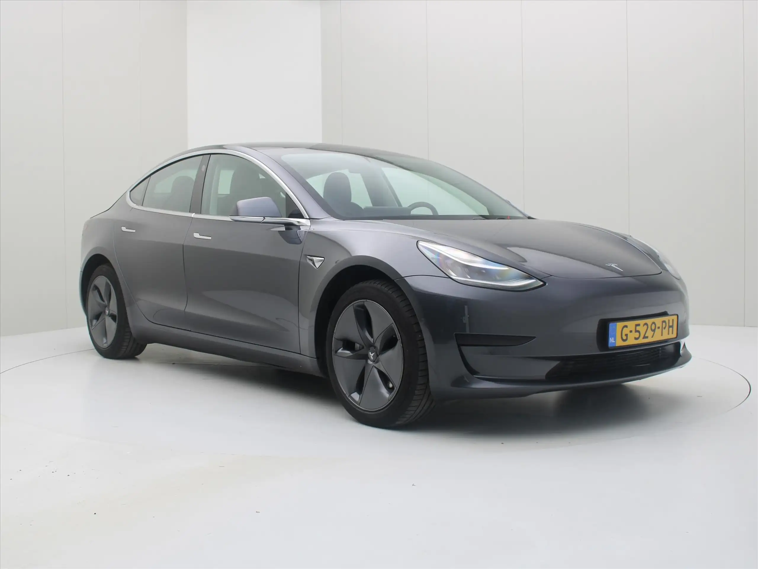 Tesla - Model 3