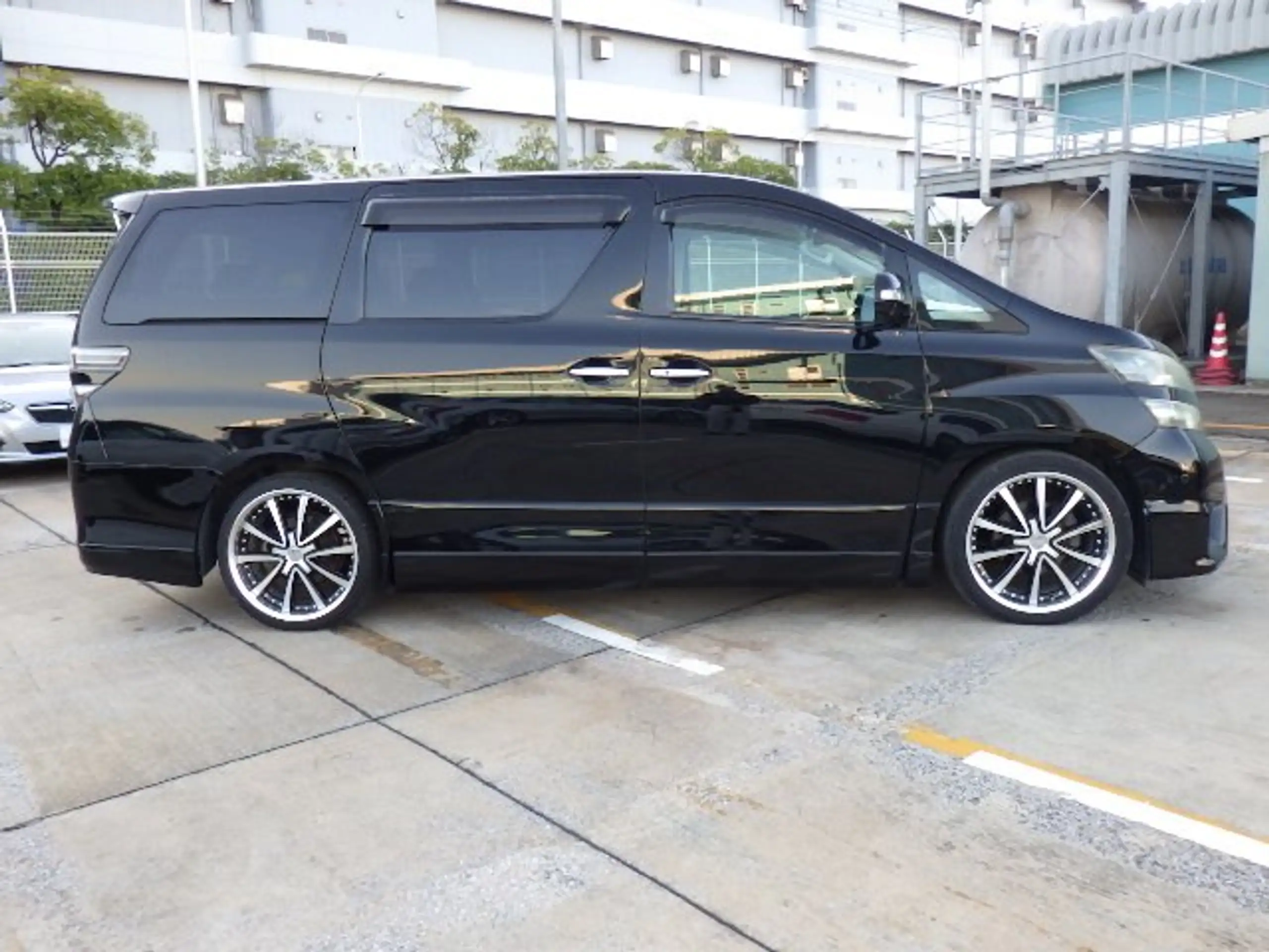 Toyota - Alphard