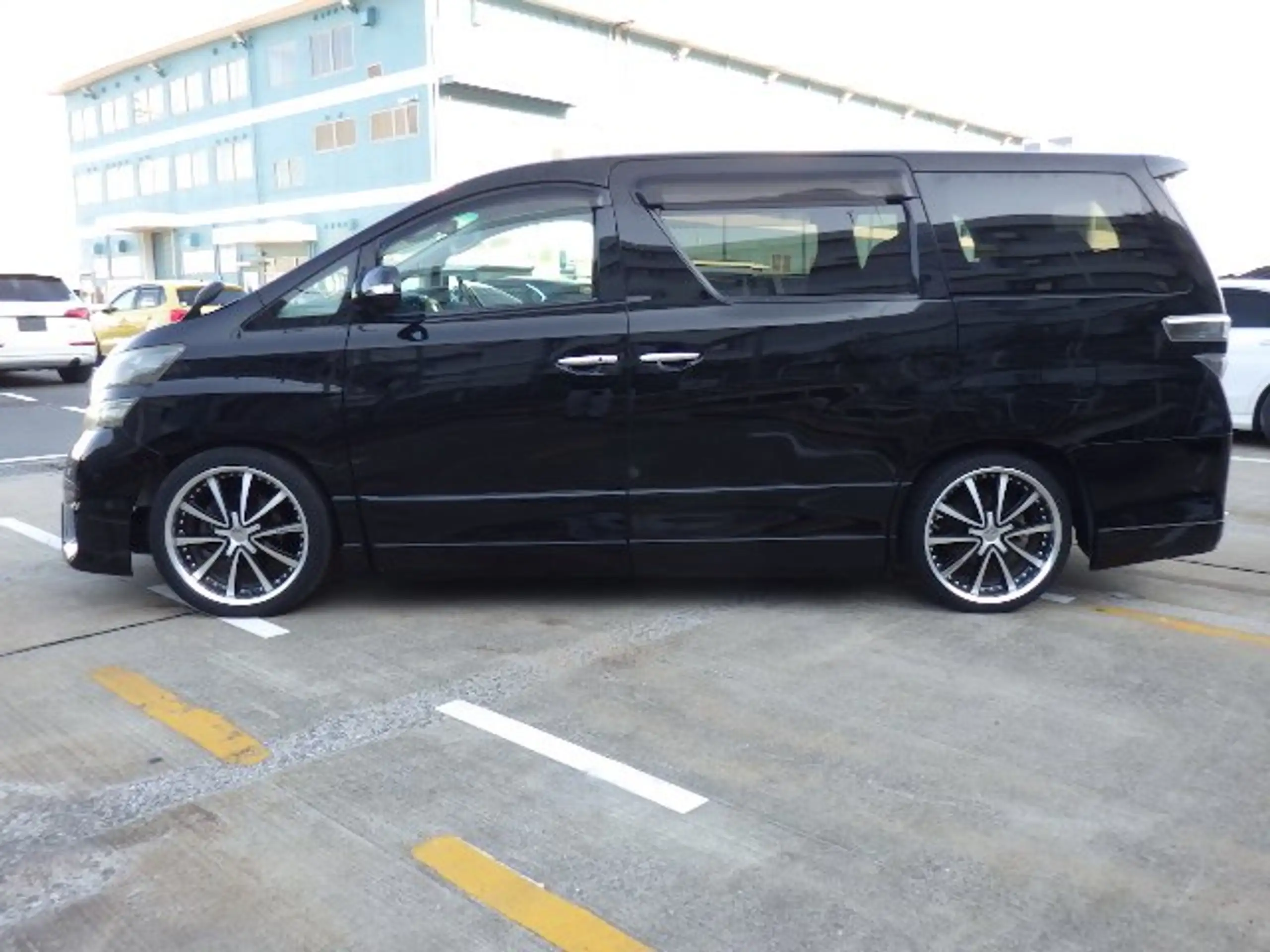 Toyota - Alphard