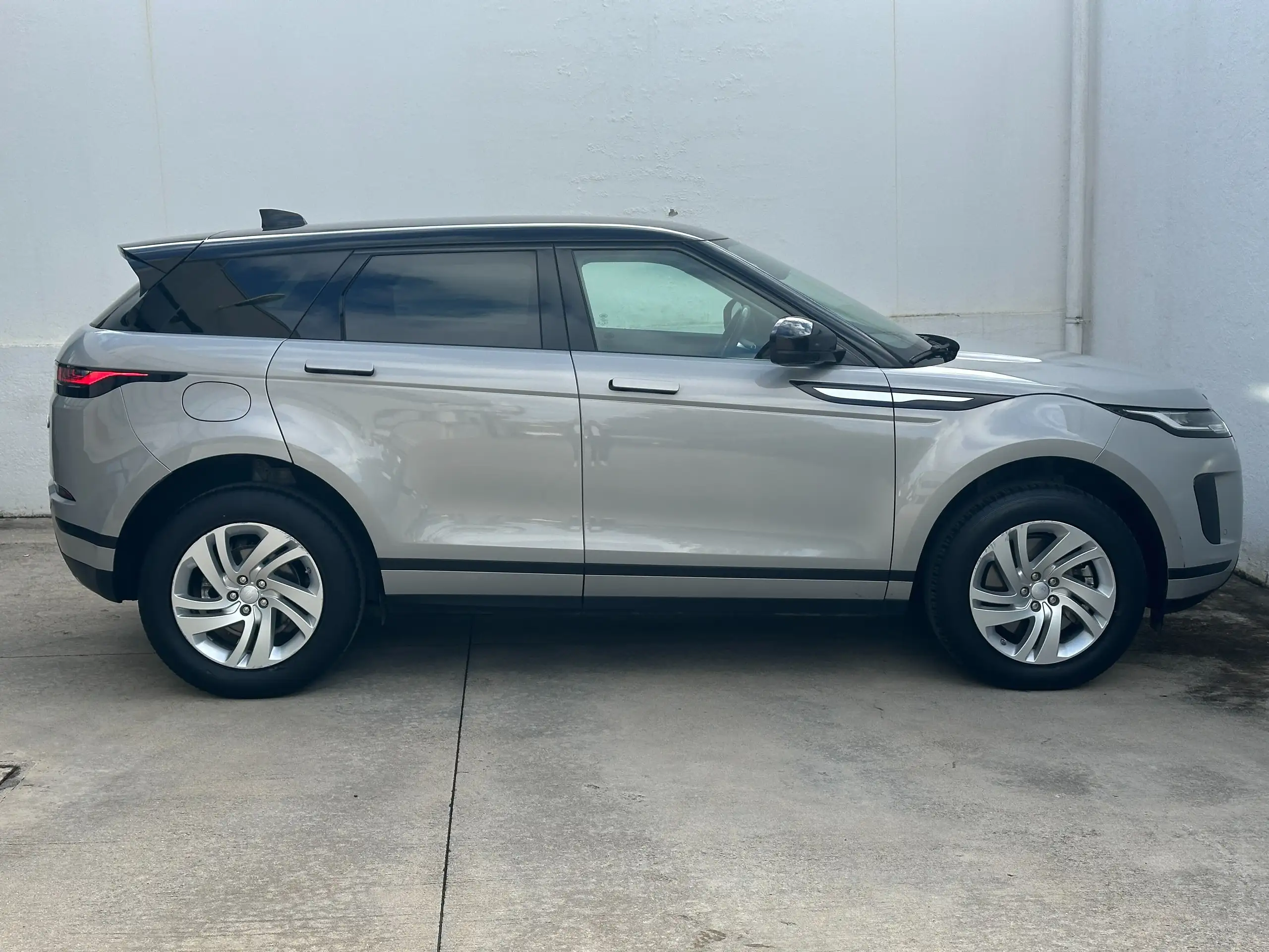 Land Rover - Range Rover Evoque