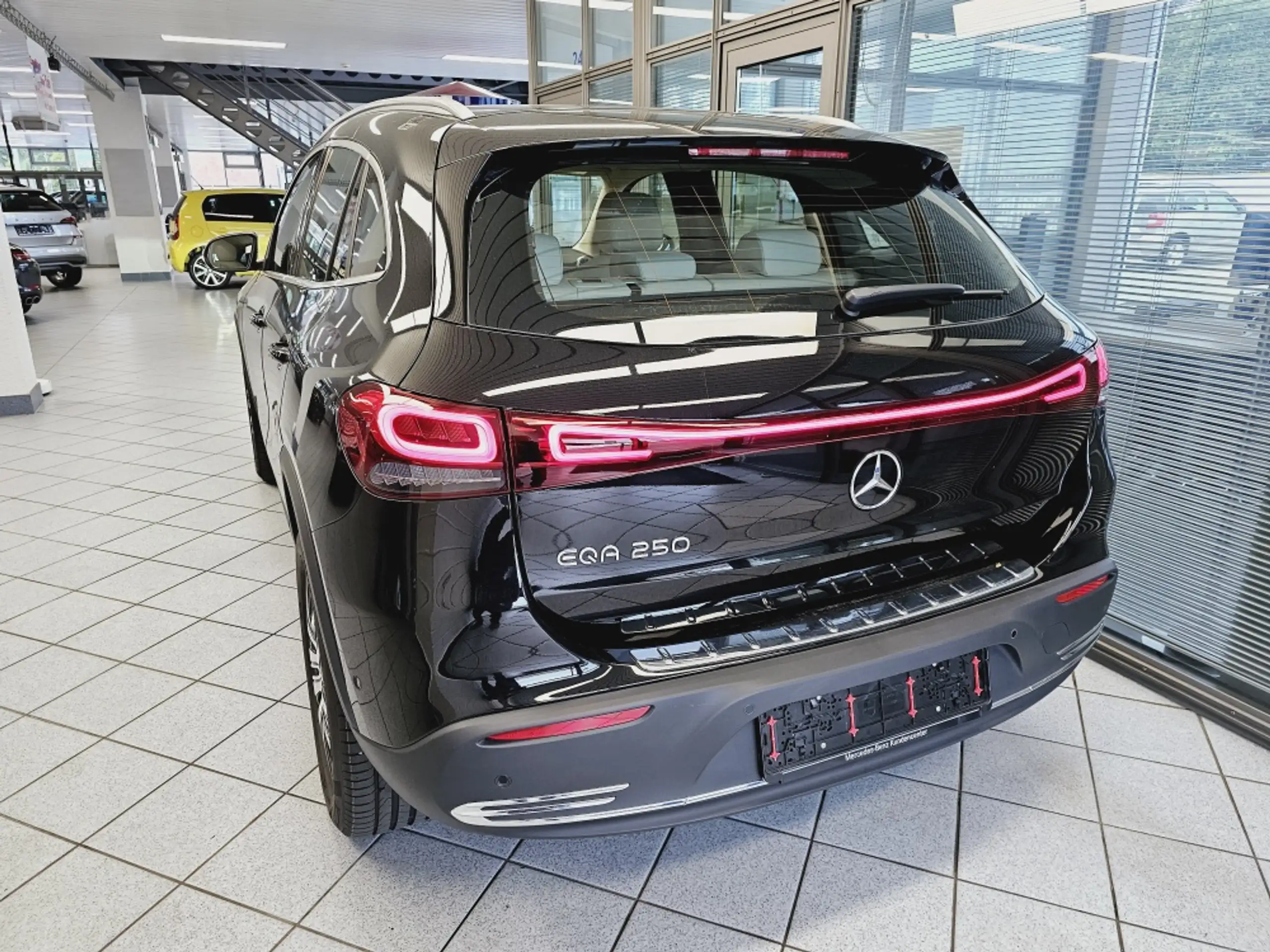 Mercedes-Benz - EQA 250