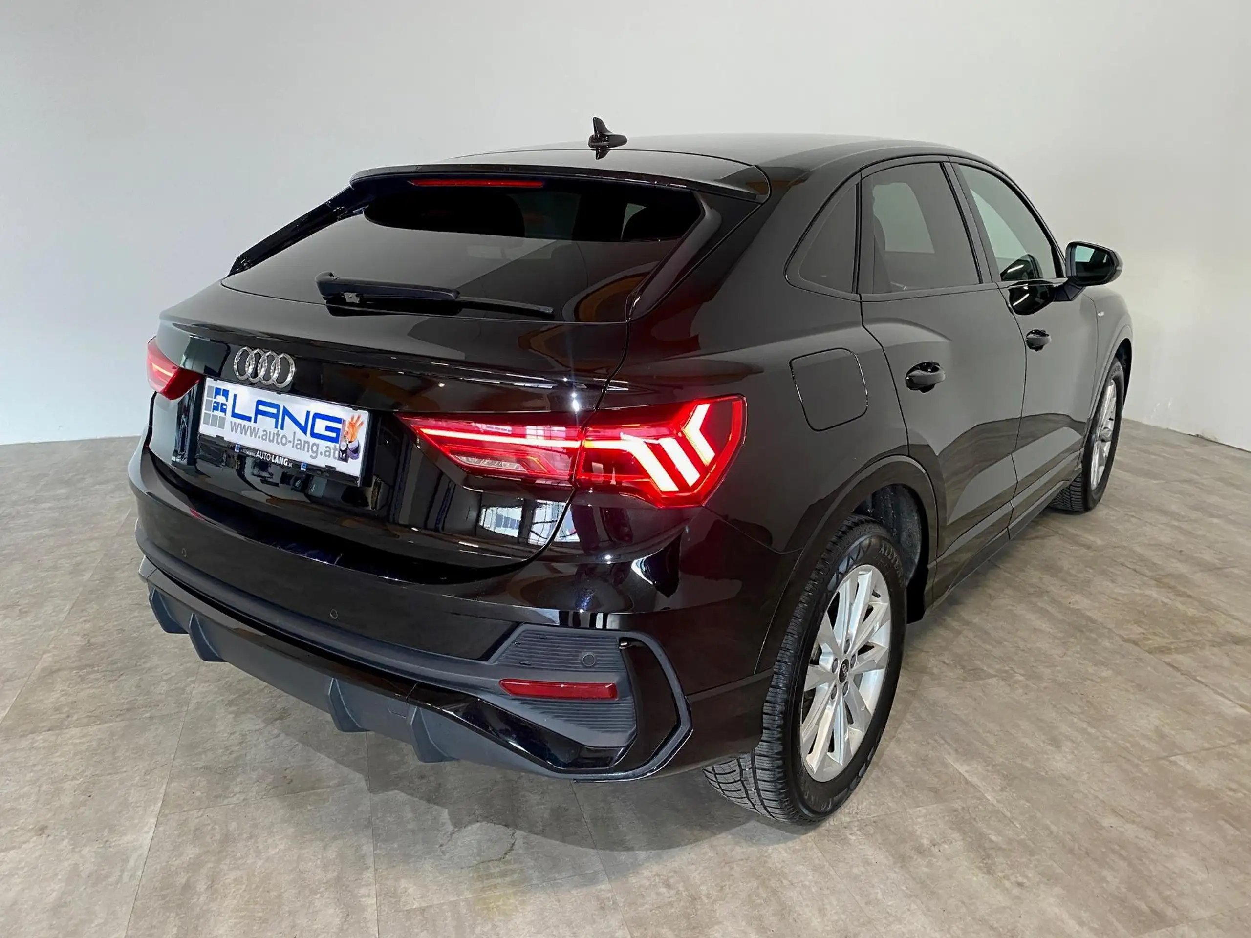 Audi - Q3