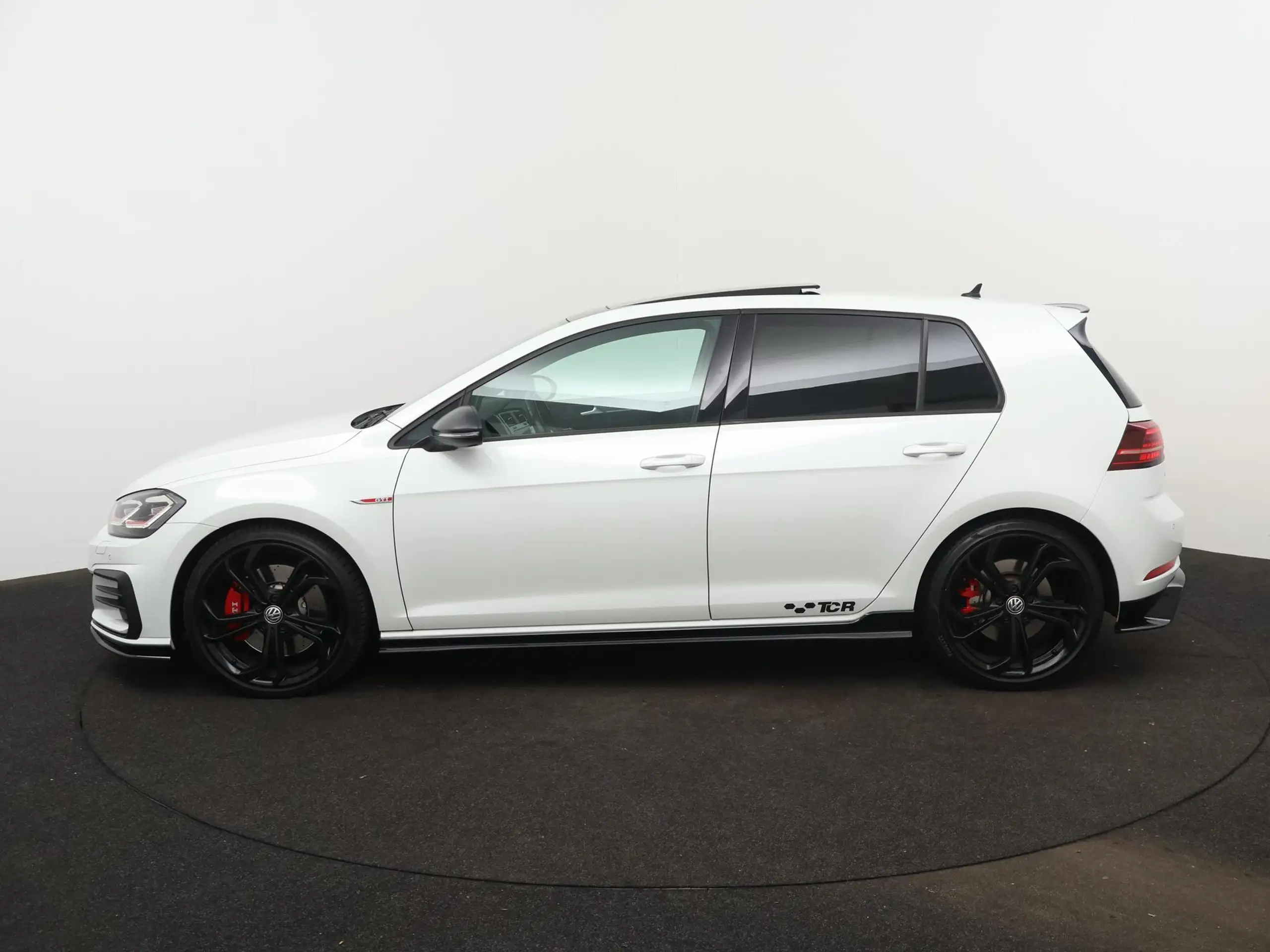 Volkswagen - Golf GTI