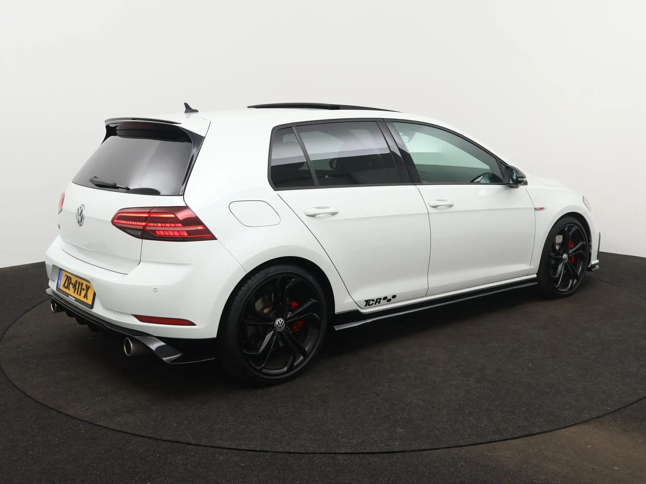 Volkswagen - Golf GTI