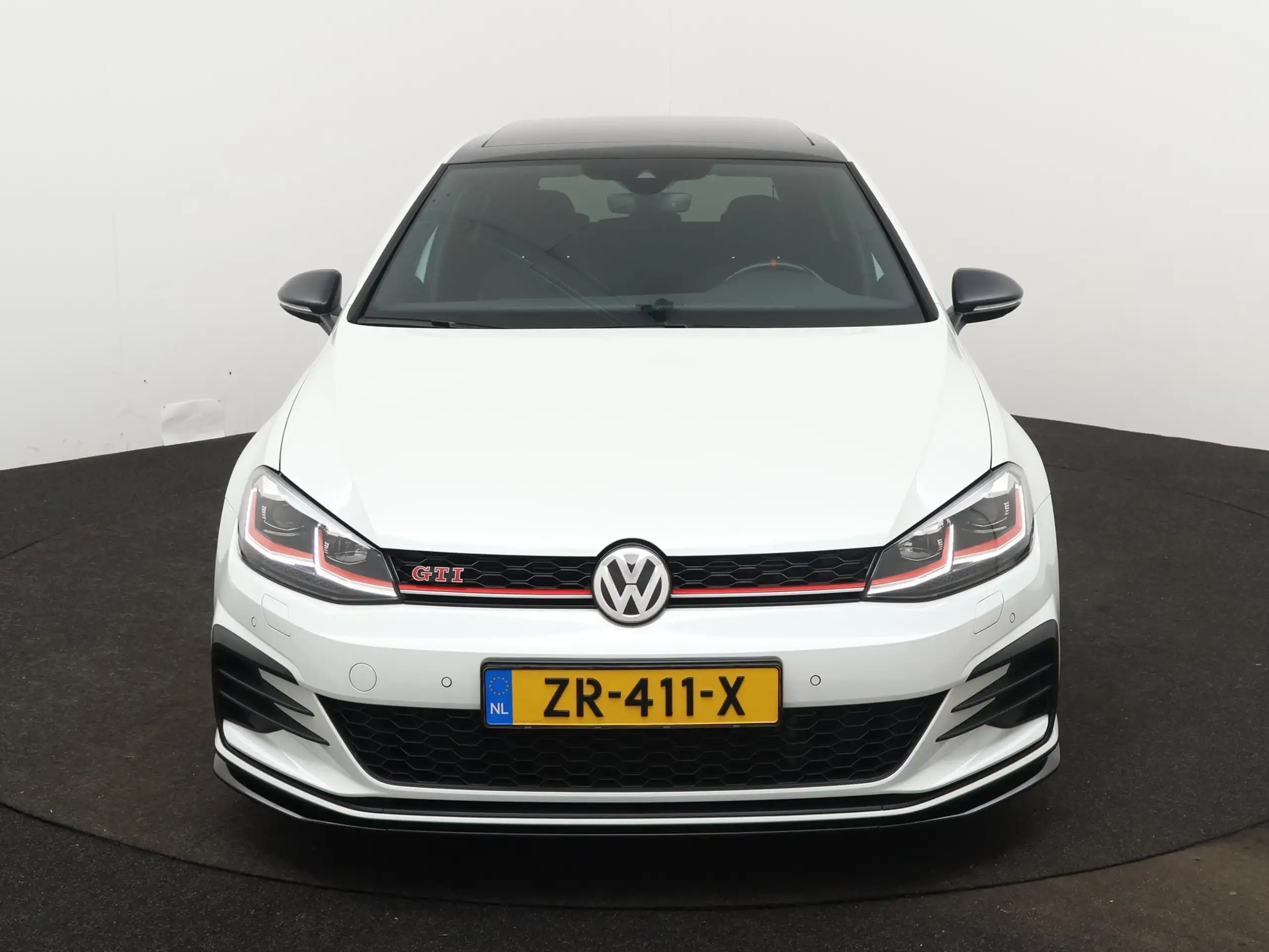 Volkswagen - Golf GTI