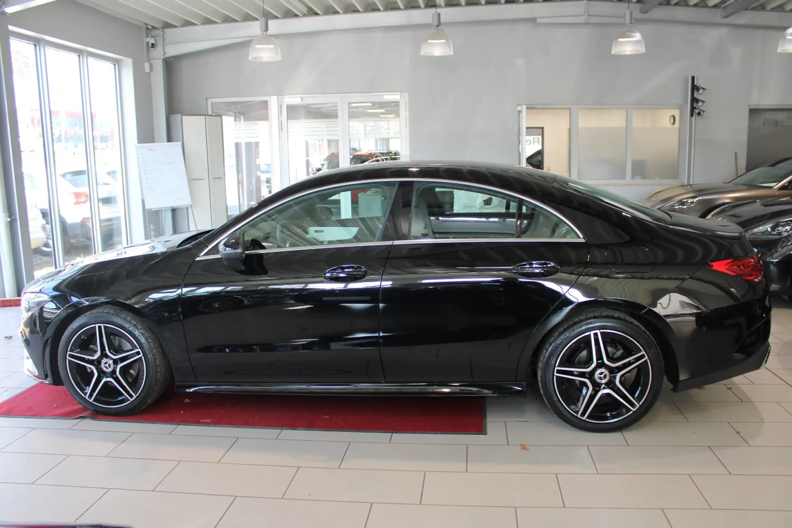 Mercedes-Benz - CLA 180