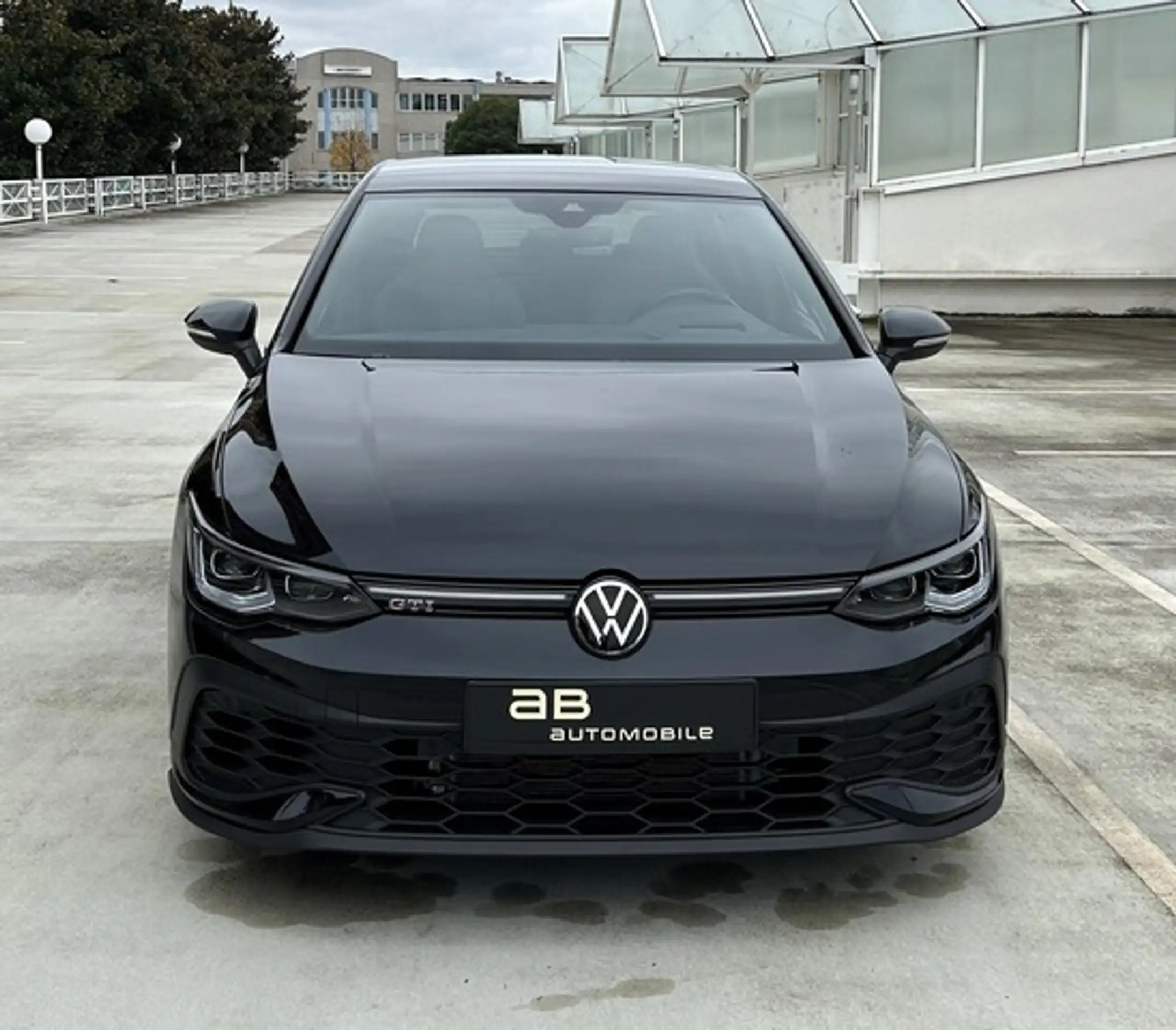 Volkswagen - Golf GTI