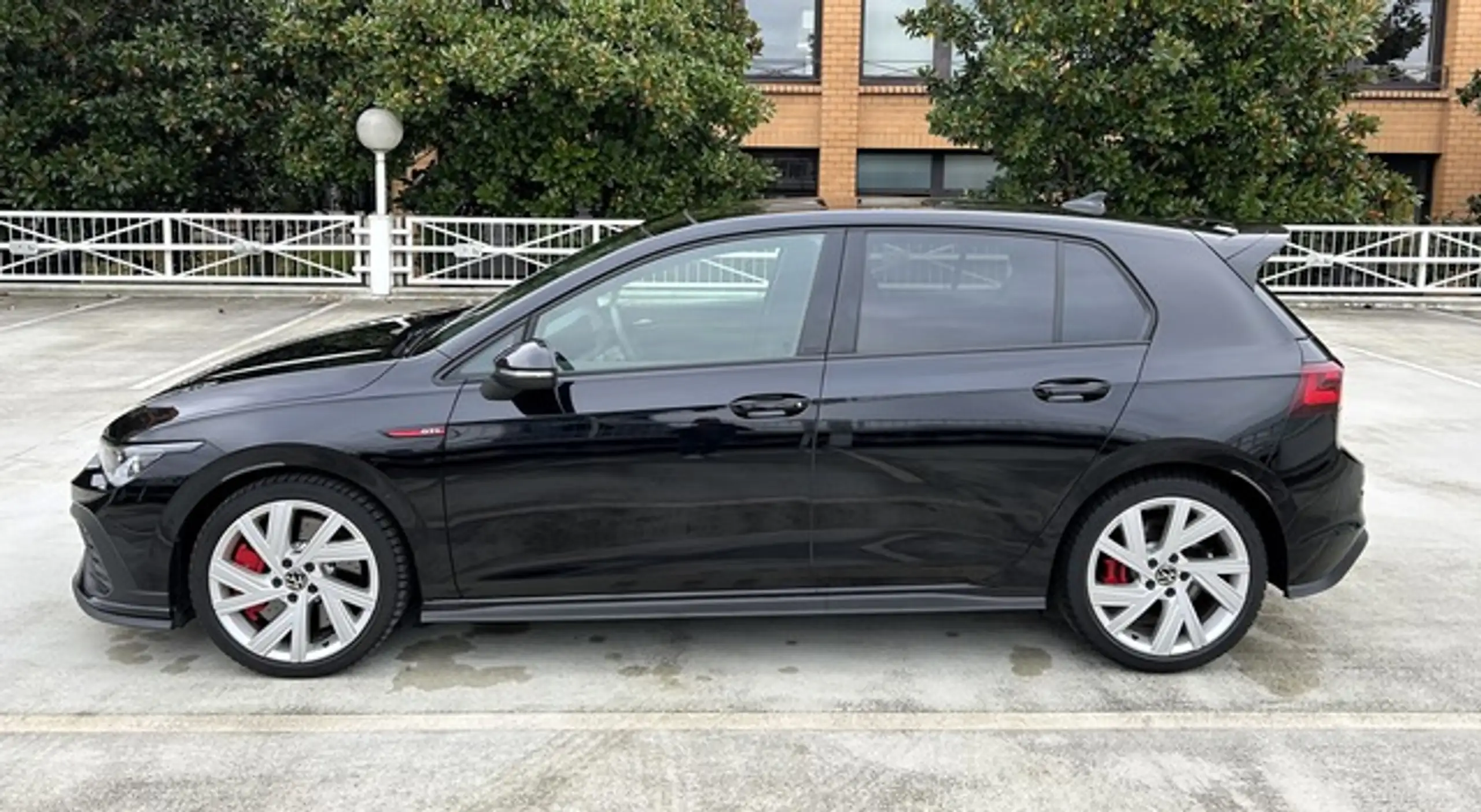 Volkswagen - Golf GTI