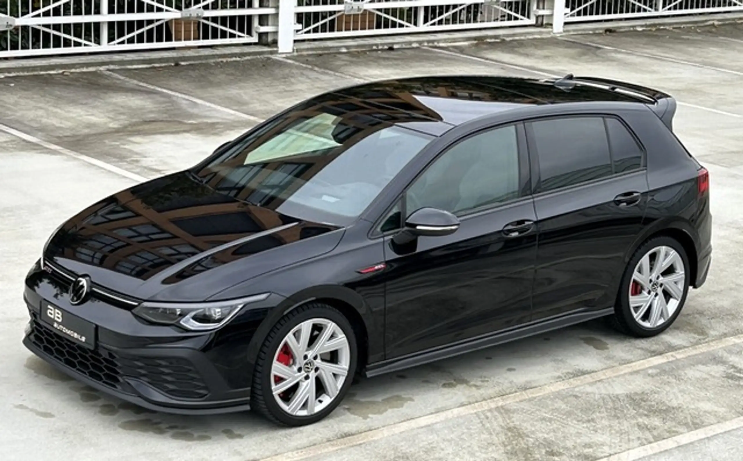 Volkswagen - Golf GTI