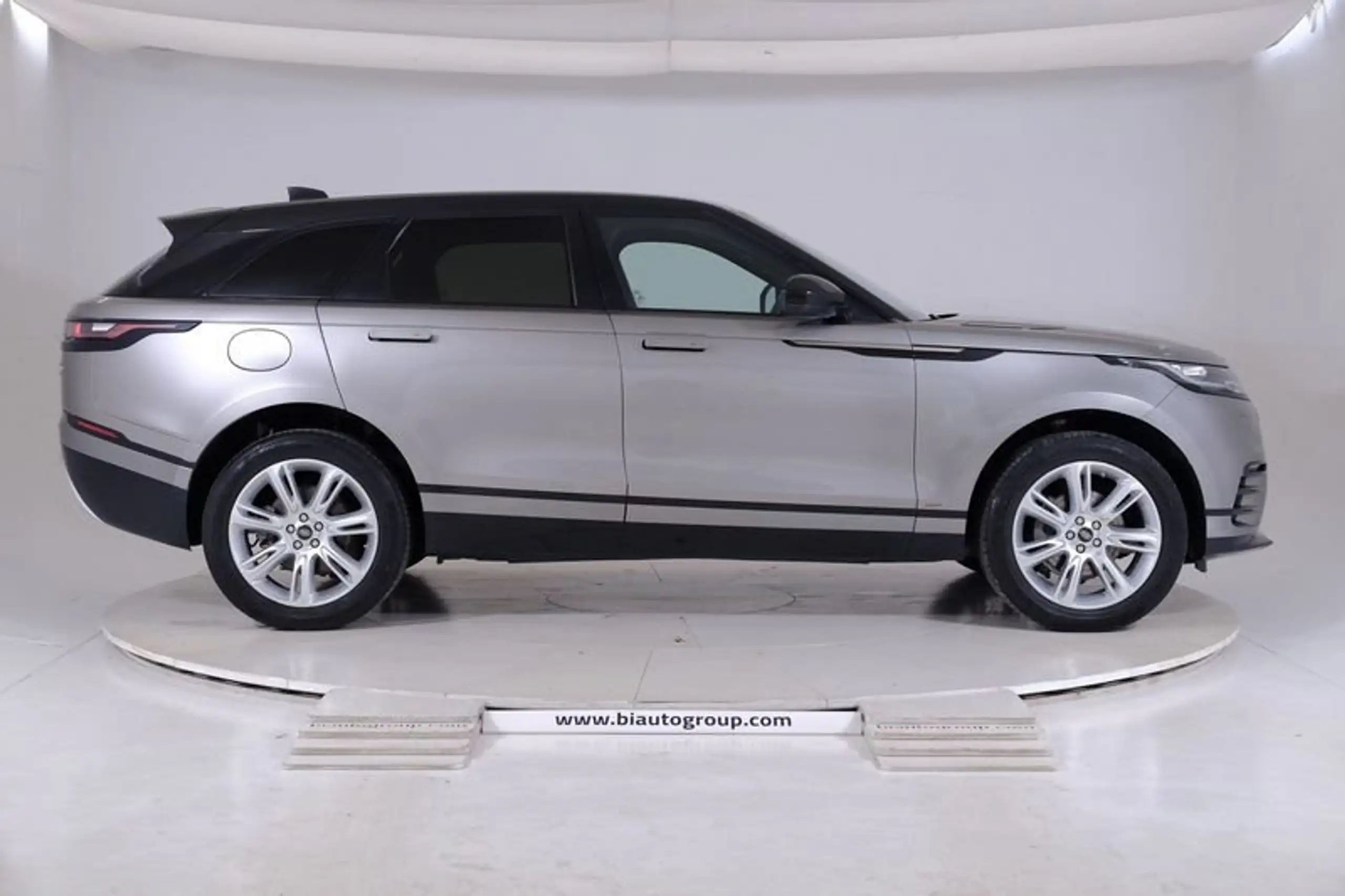 Land Rover - Range Rover Velar