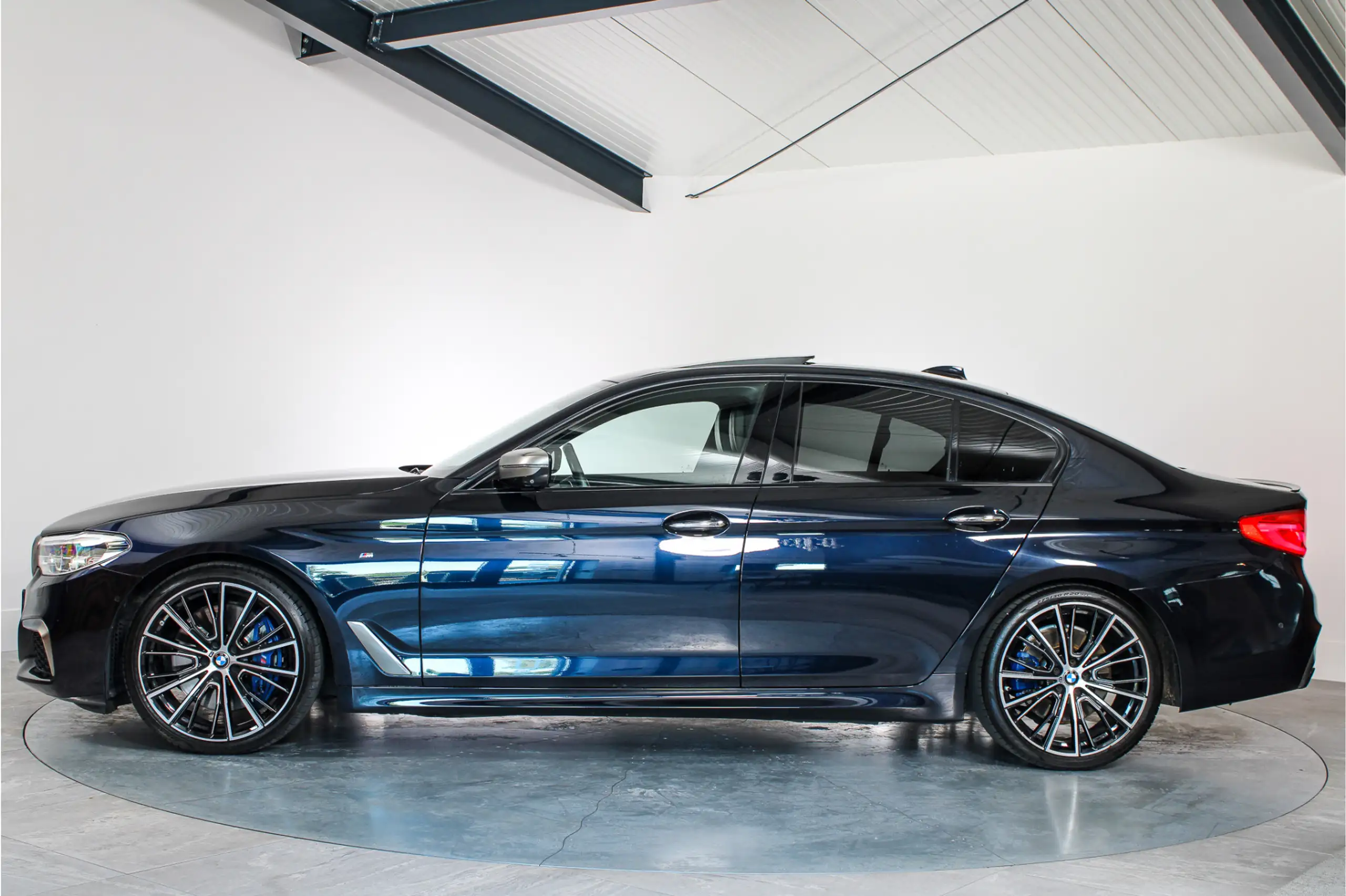 BMW - M550